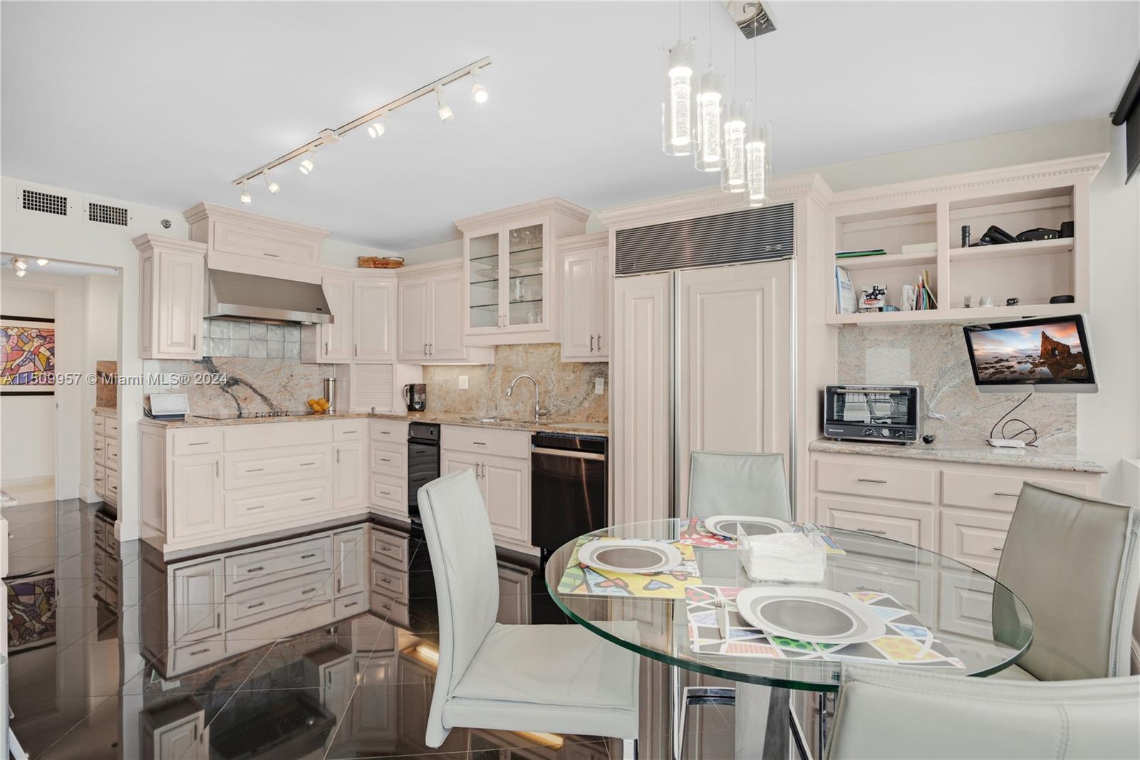 VILLA REGINA CONDO - Residential