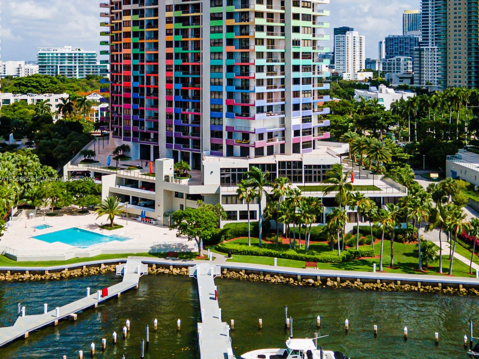 VILLA REGINA CONDO - Residential