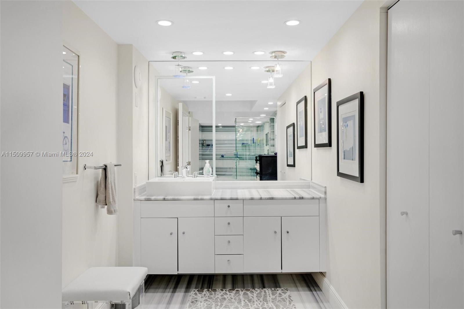 VILLA REGINA CONDO - Residential