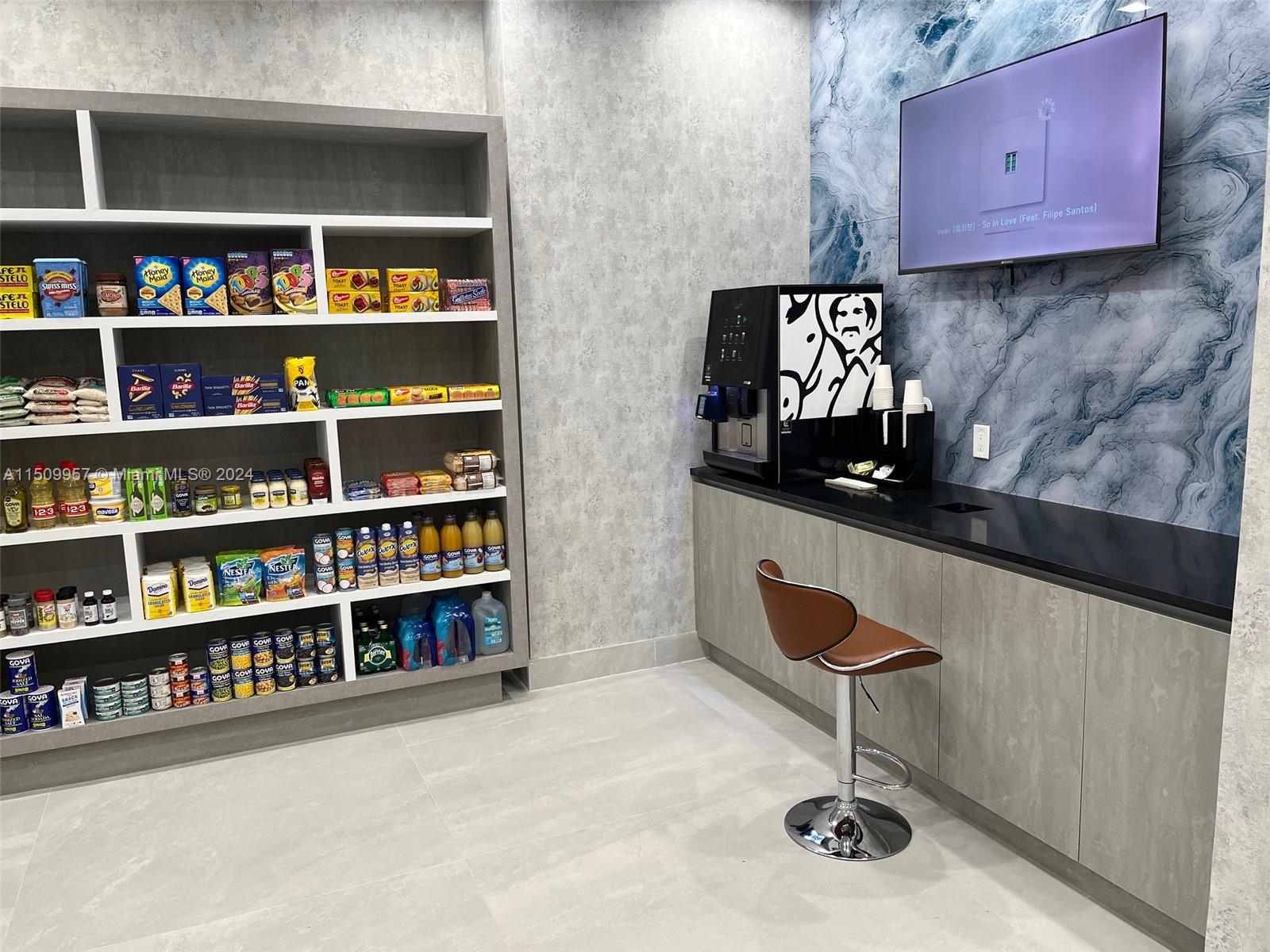 VILLA REGINA CONDO - Residential