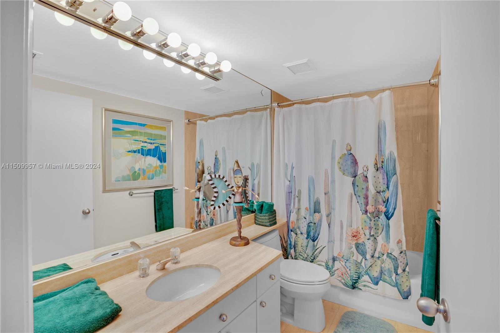 VILLA REGINA CONDO - Residential