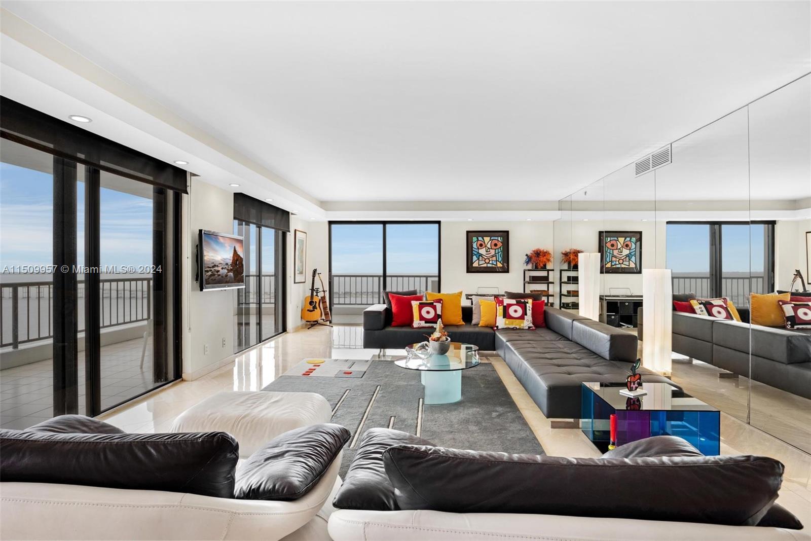 VILLA REGINA CONDO - Residential