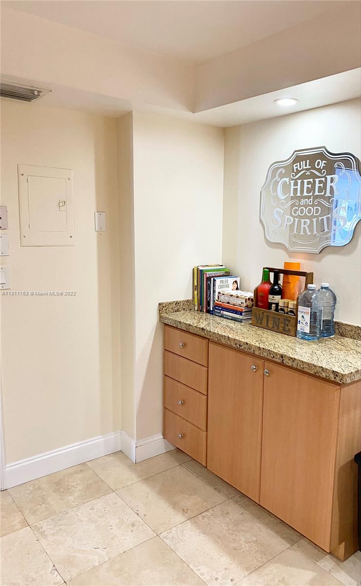 COMMODORE PLAZA CONDO - Residential