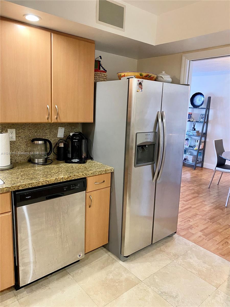 COMMODORE PLAZA CONDO - Residential