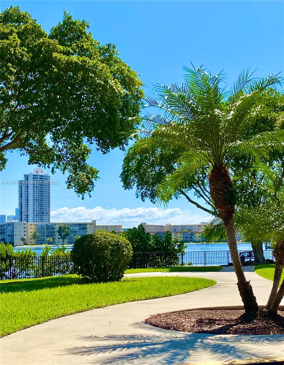 COMMODORE PLAZA CONDO - Residential