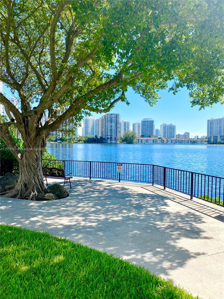 COMMODORE PLAZA CONDO - Residential