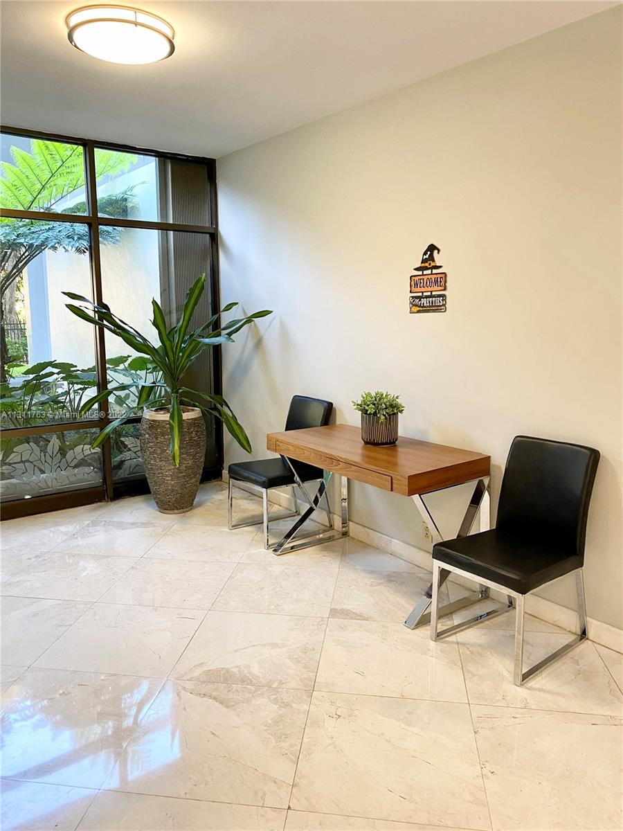 COMMODORE PLAZA CONDO - Residential