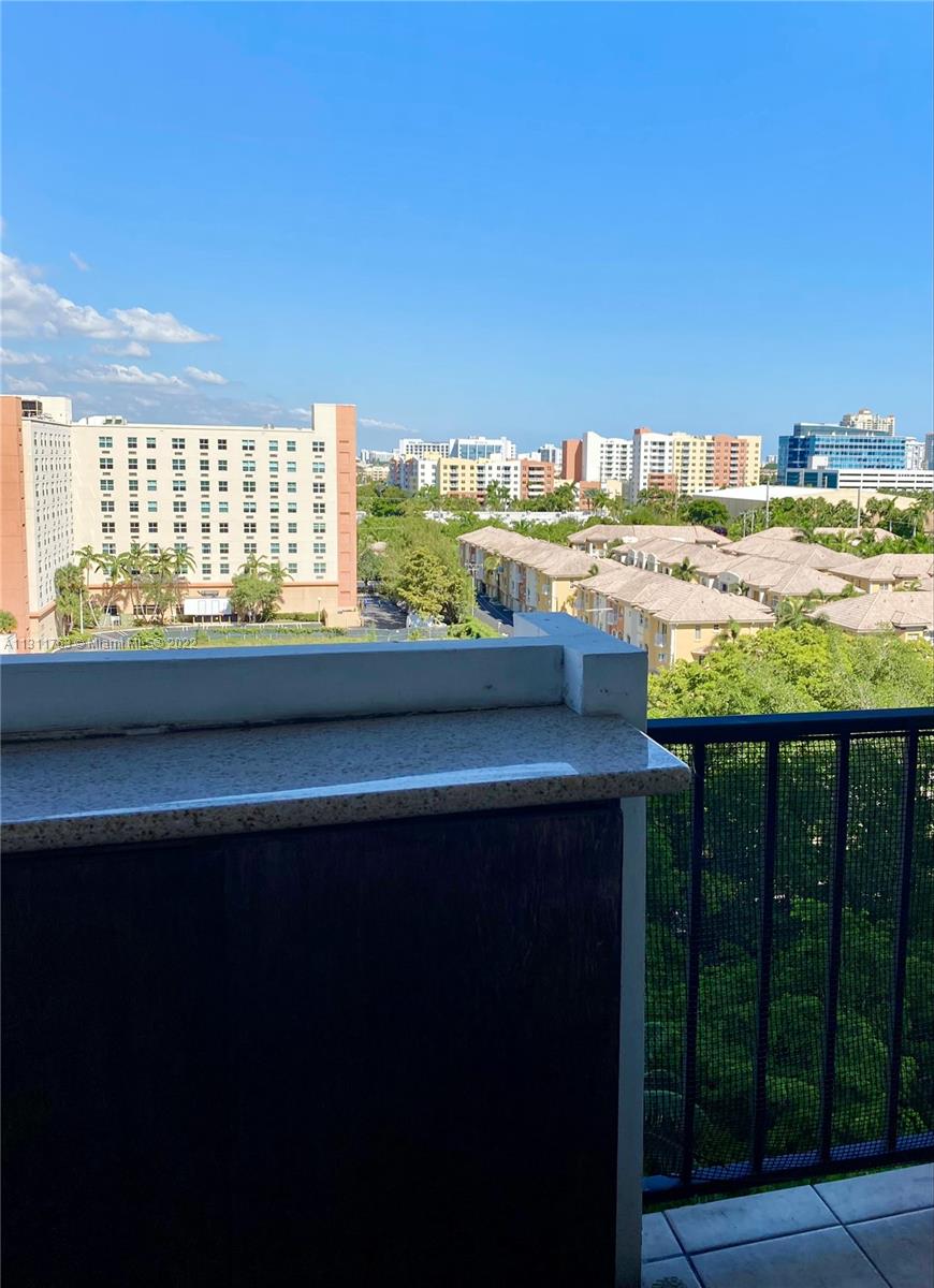 COMMODORE PLAZA CONDO - Residential