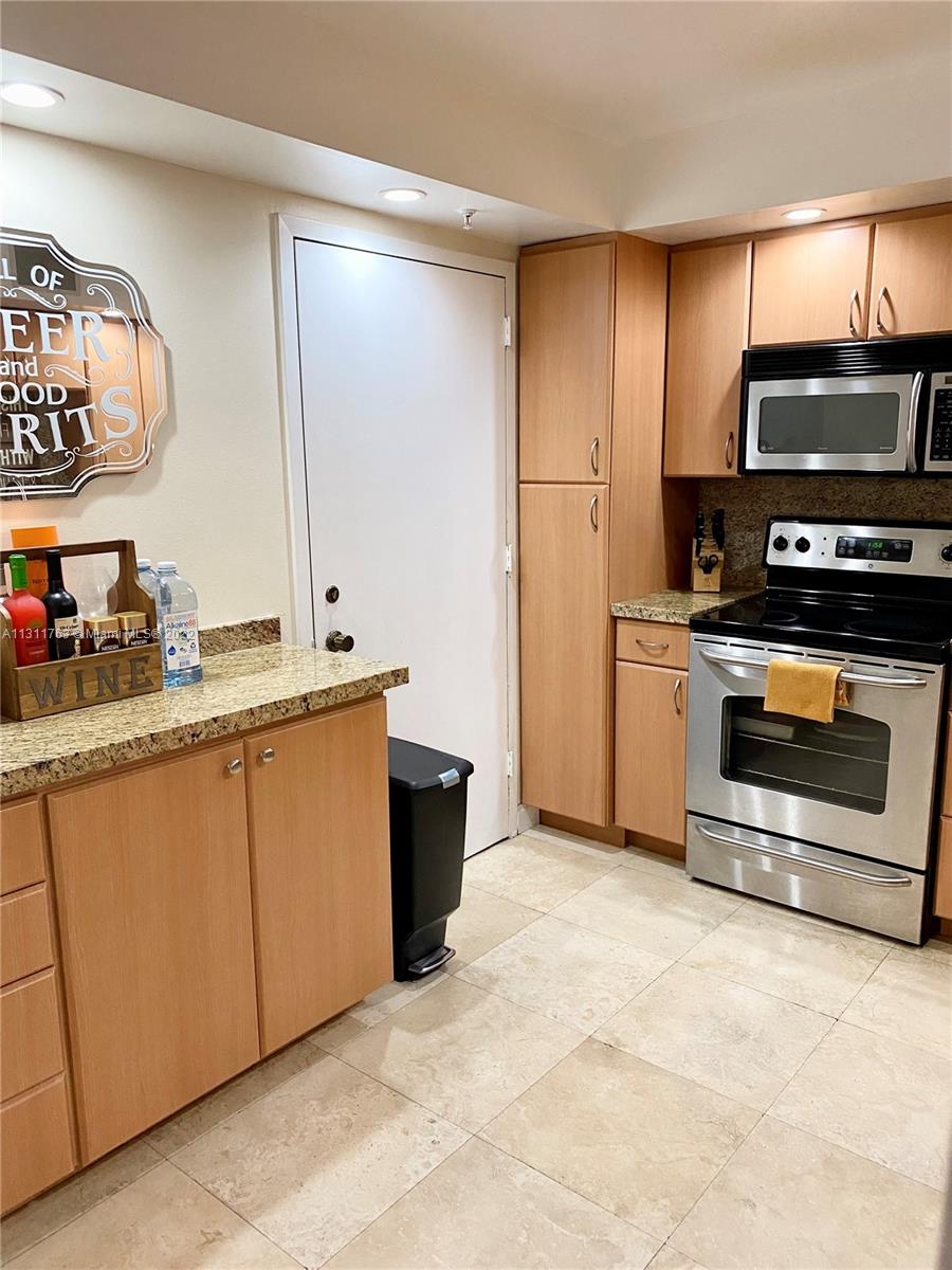 COMMODORE PLAZA CONDO - Residential