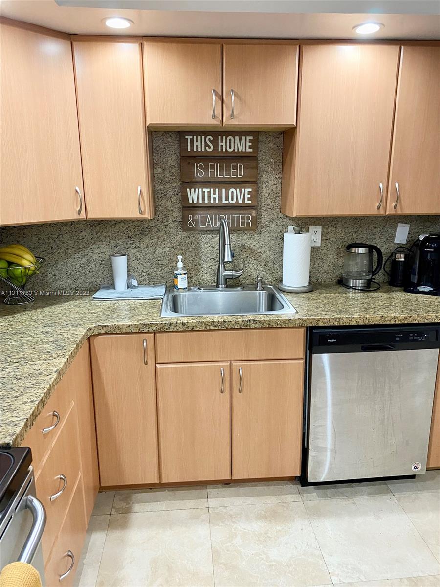 COMMODORE PLAZA CONDO - Residential