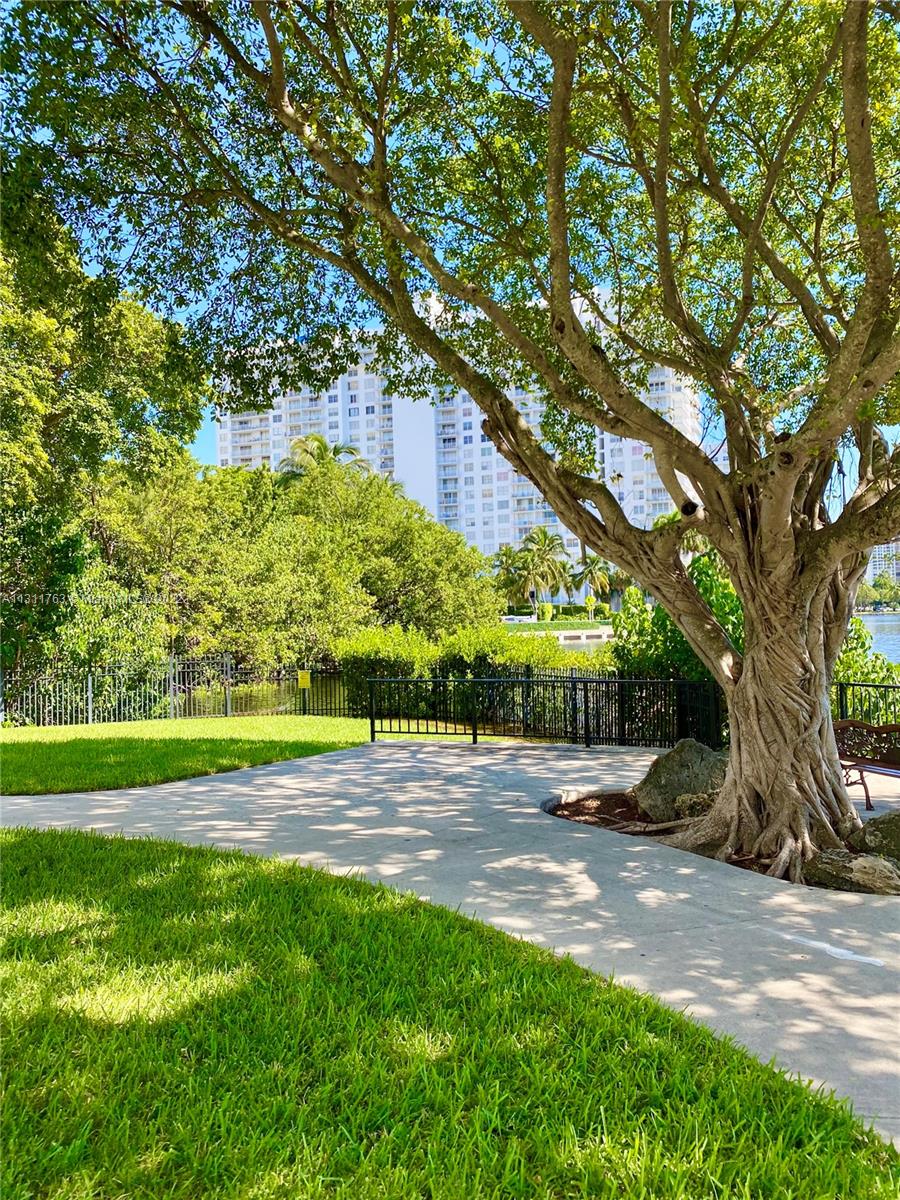 COMMODORE PLAZA CONDO - Residential