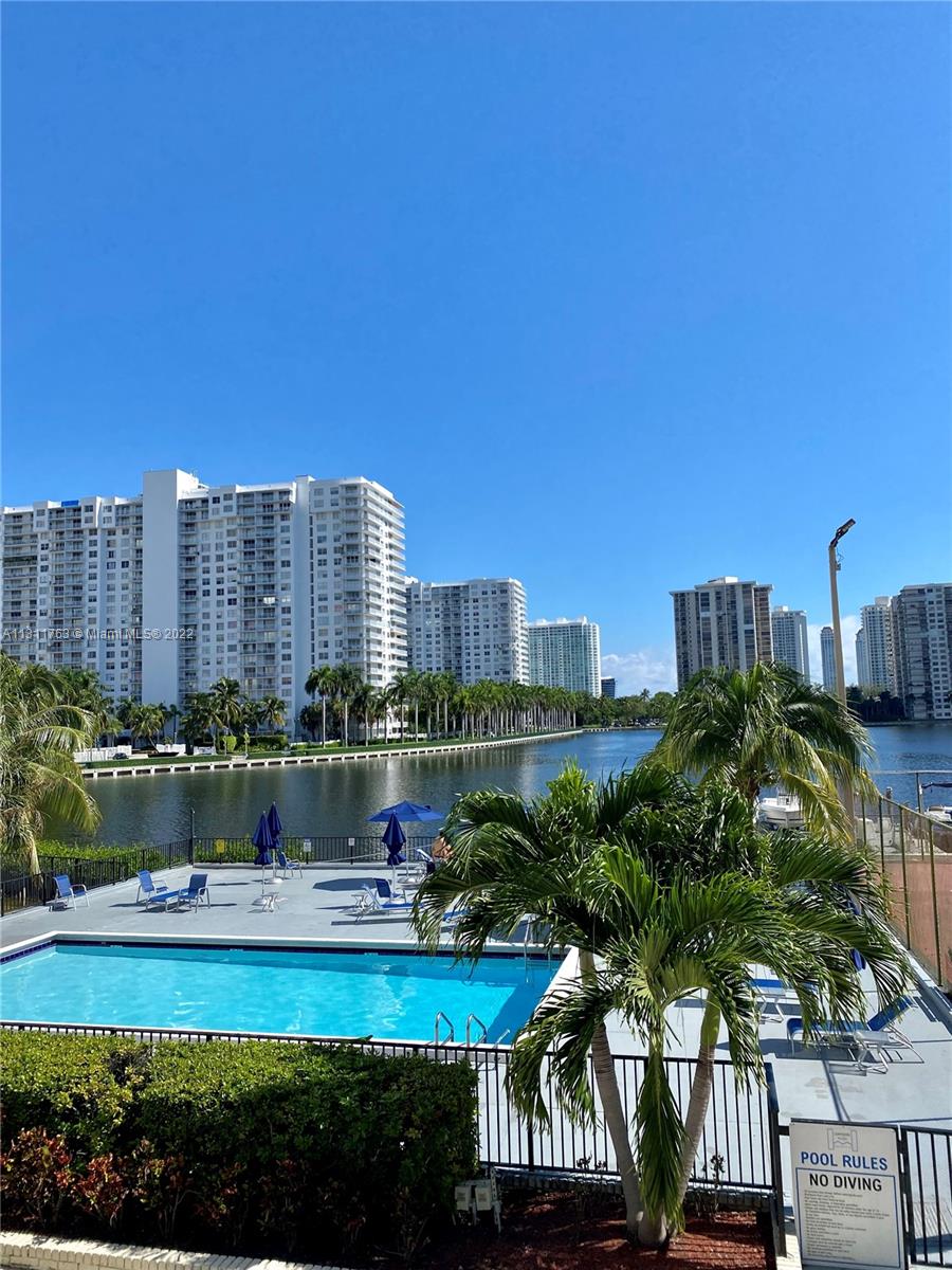 COMMODORE PLAZA CONDO - Residential