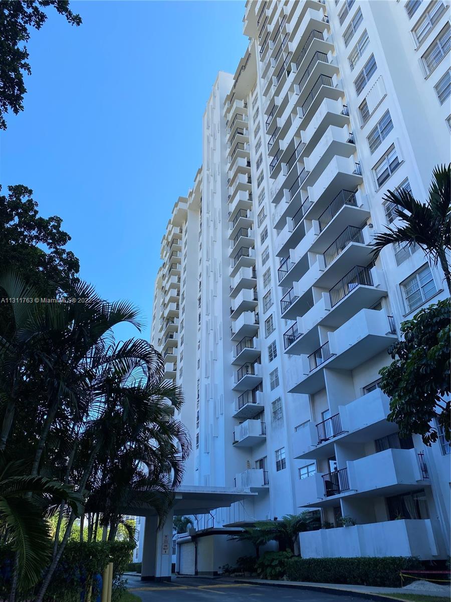 COMMODORE PLAZA CONDO - Residential