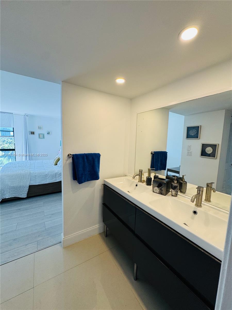 CORONADO CONDO-TOWER II - Residential