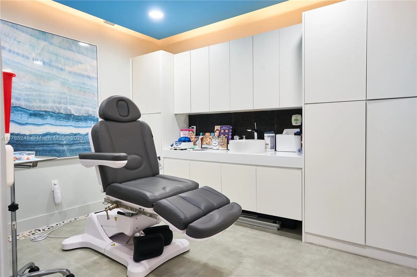 Aventura, Florida 33160, United States, 2 Bedrooms Bedrooms, ,2 BathroomsBathrooms,Residential,Active,105903