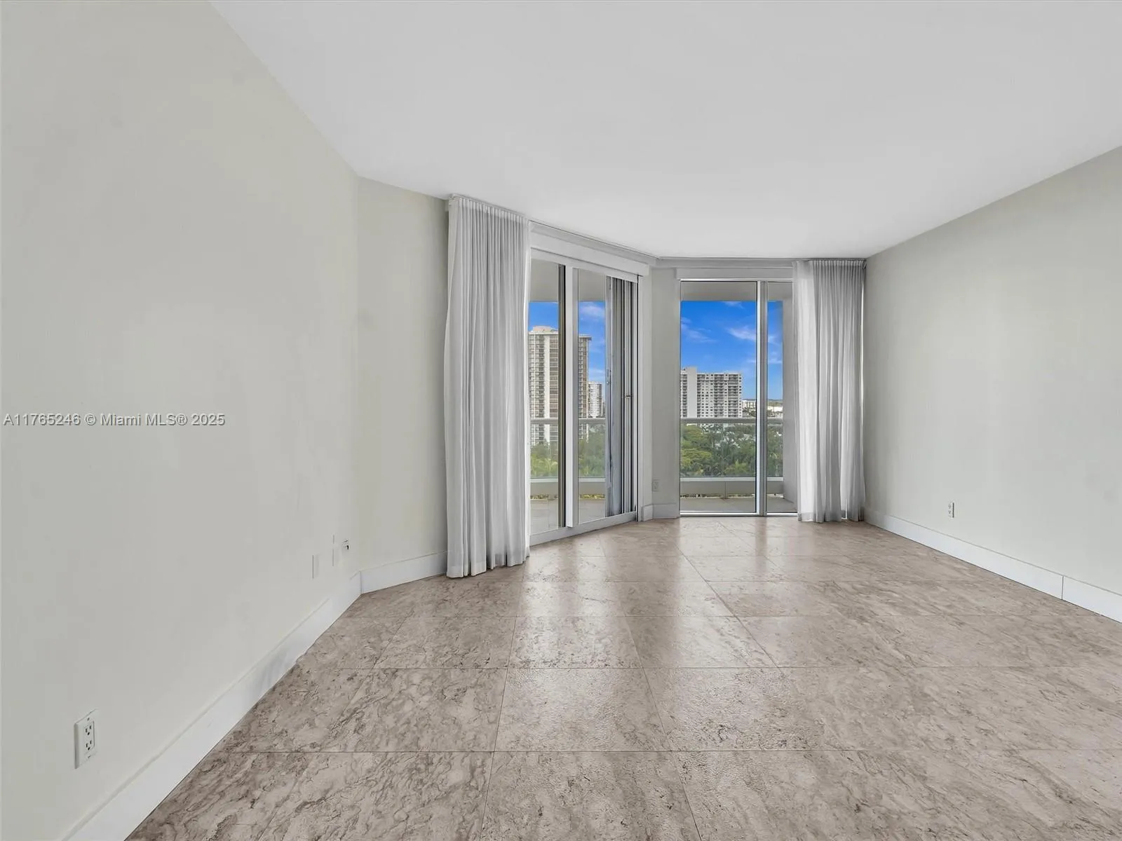 Aventura, Florida 33160, United States, 2 Bedrooms Bedrooms, ,2 BathroomsBathrooms,Residential,Active,105903