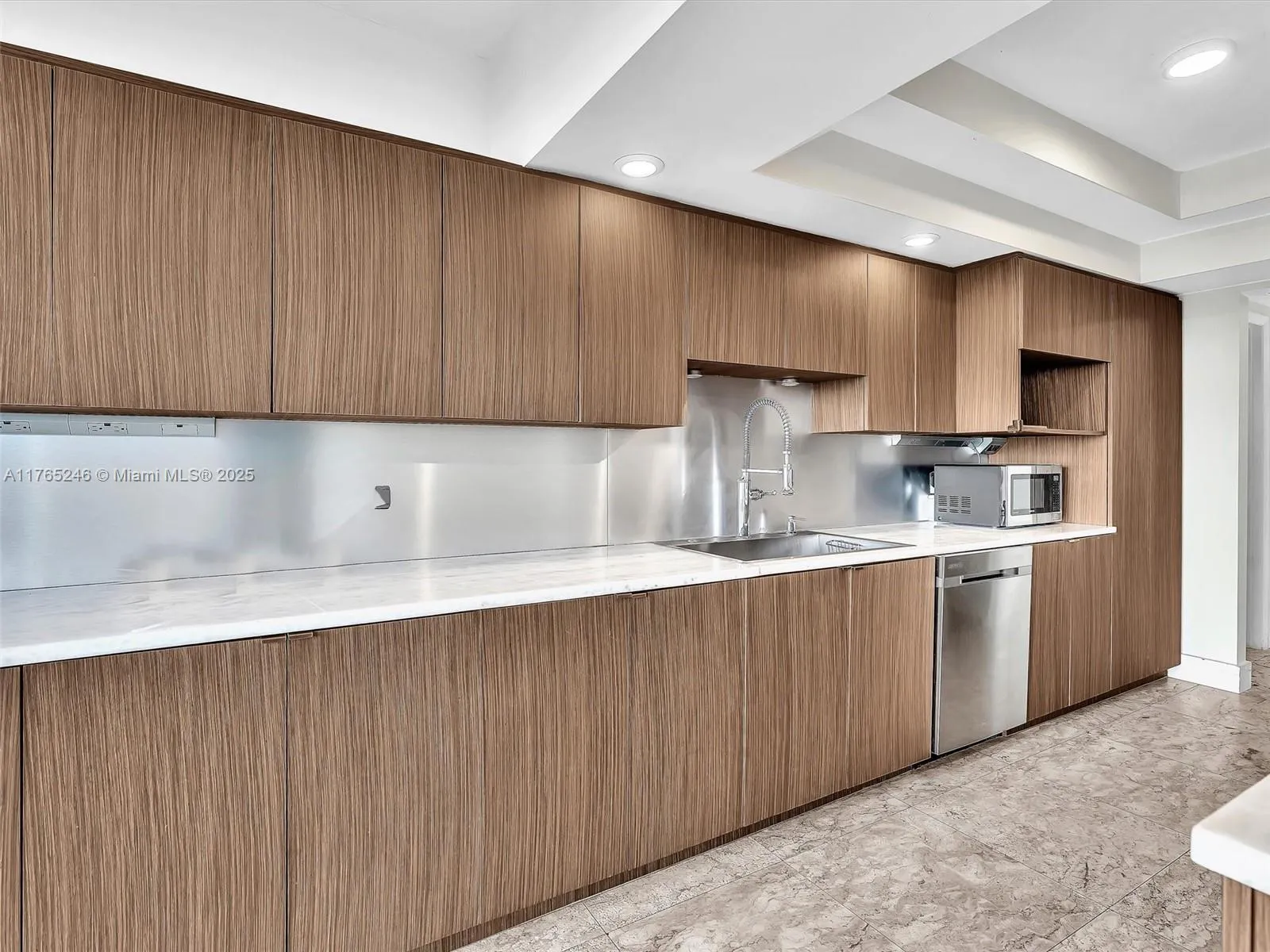 Aventura, Florida 33160, United States, 2 Bedrooms Bedrooms, ,2 BathroomsBathrooms,Residential,Active,105903