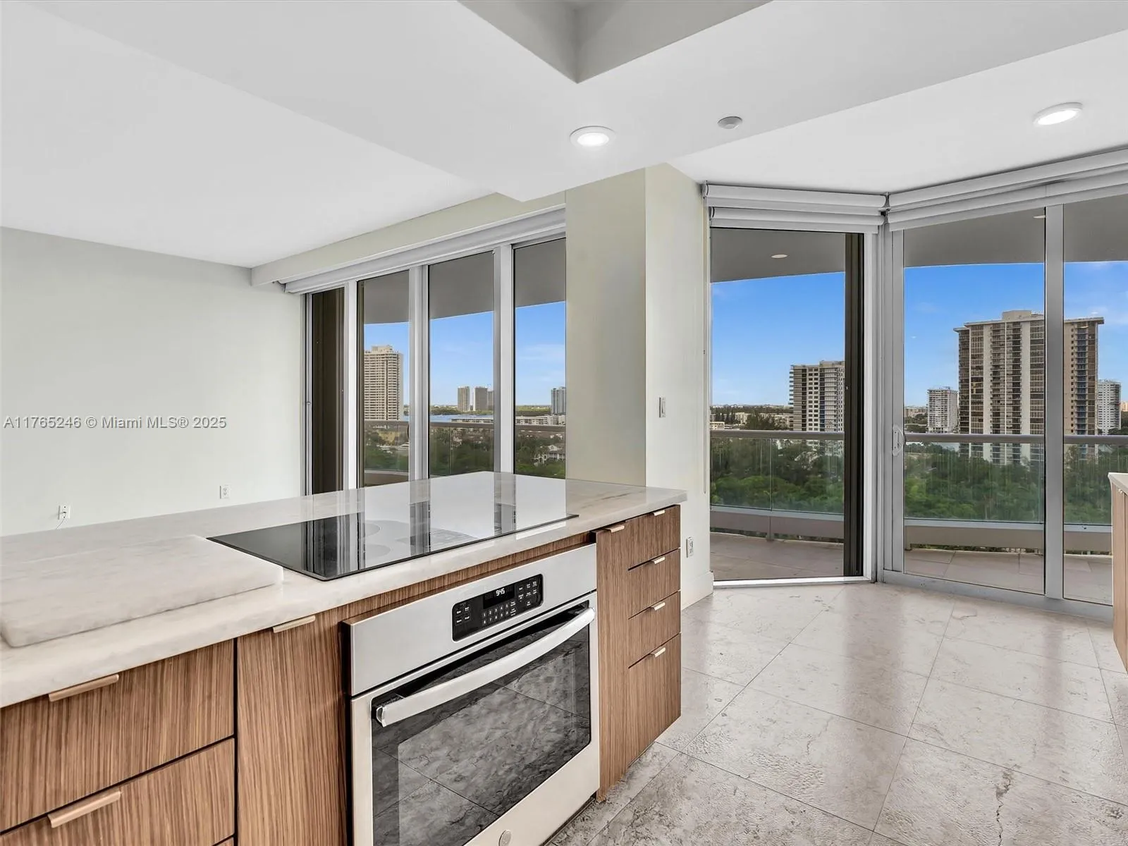 Aventura, Florida 33160, United States, 2 Bedrooms Bedrooms, ,2 BathroomsBathrooms,Residential,Active,105903