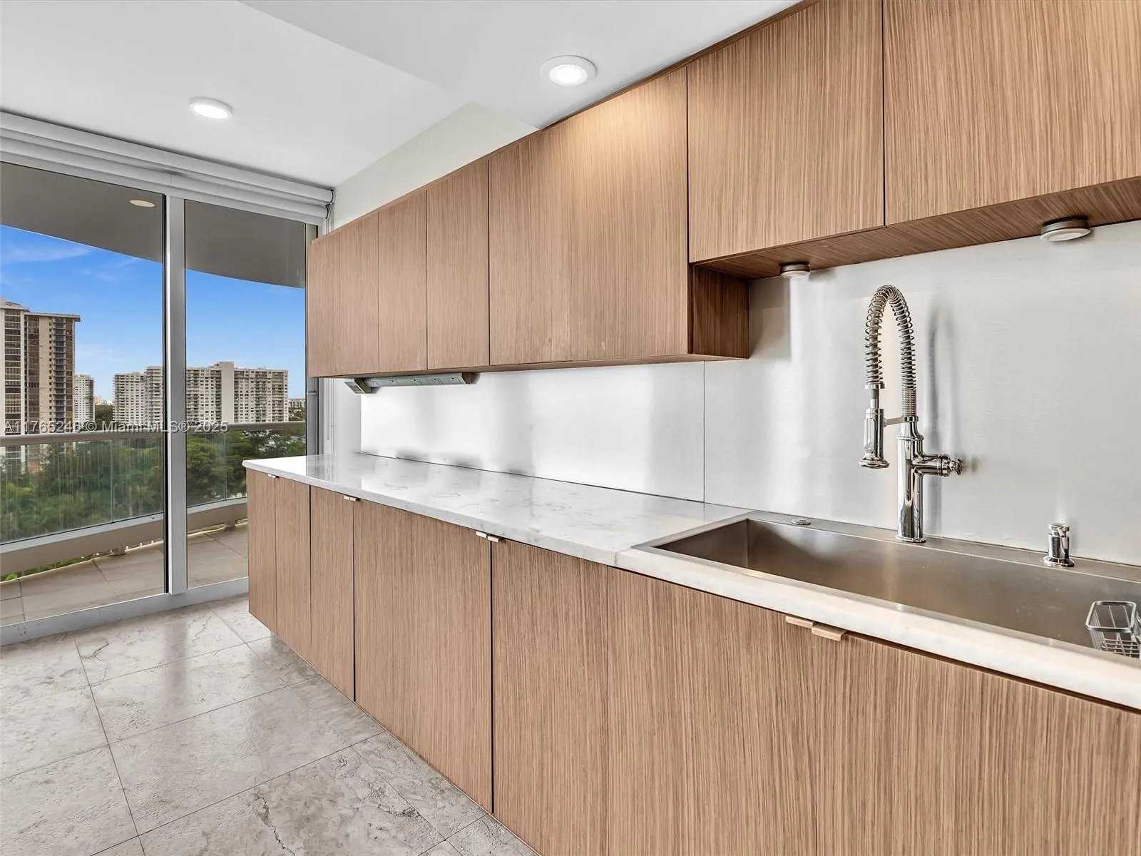 Aventura, Florida 33160, United States, 2 Bedrooms Bedrooms, ,2 BathroomsBathrooms,Residential,Active,105903