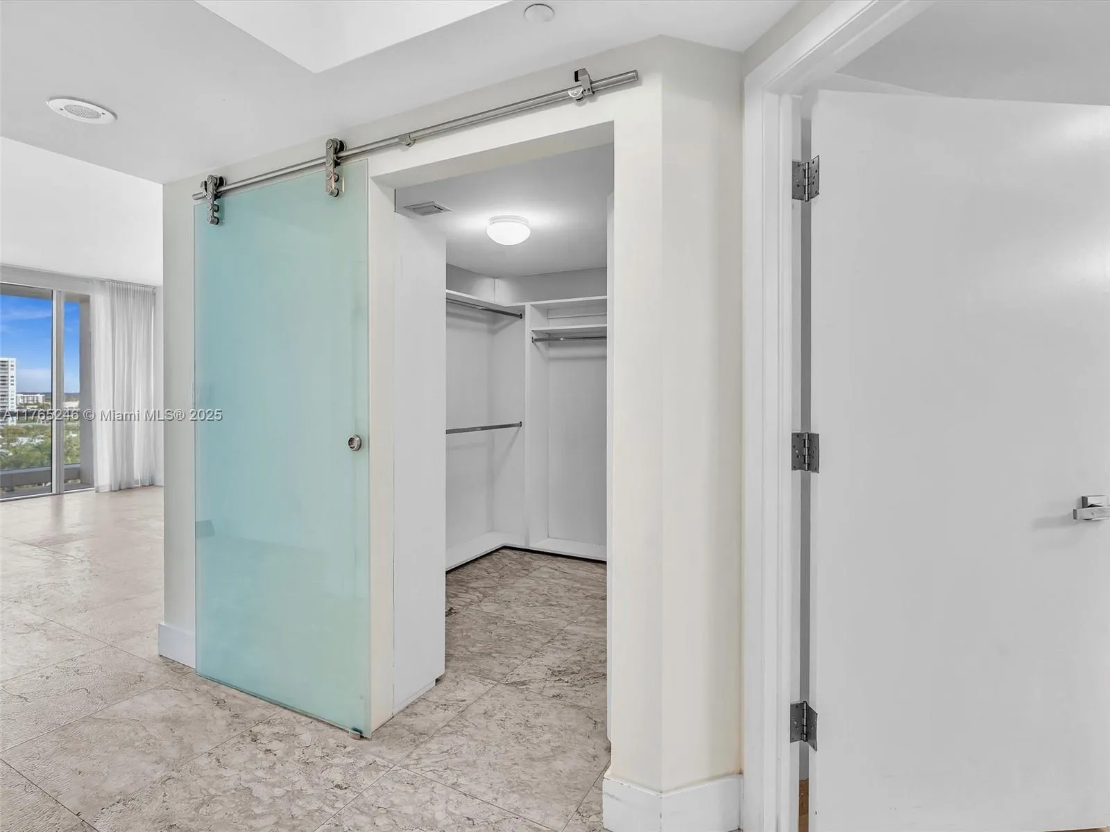 Aventura, Florida 33160, United States, 2 Bedrooms Bedrooms, ,2 BathroomsBathrooms,Residential,Active,105903