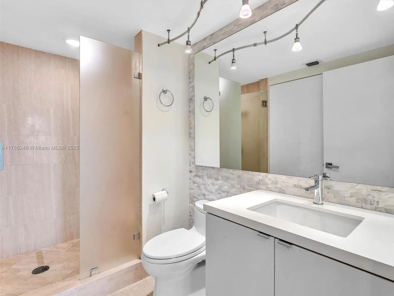 Aventura, Florida 33160, United States, 2 Bedrooms Bedrooms, ,2 BathroomsBathrooms,Residential,Active,105903