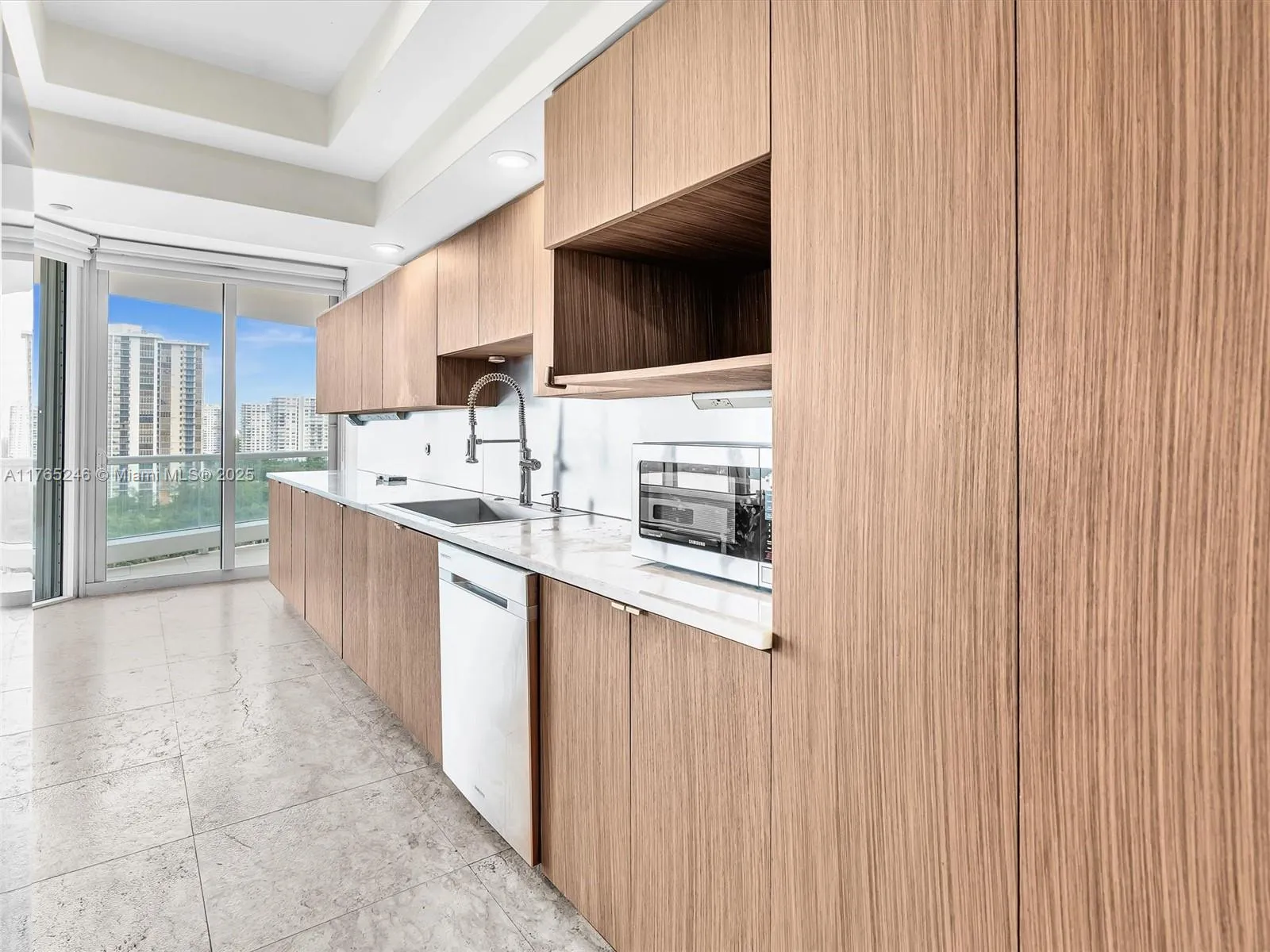 Aventura, Florida 33160, United States, 2 Bedrooms Bedrooms, ,2 BathroomsBathrooms,Residential,Active,105903