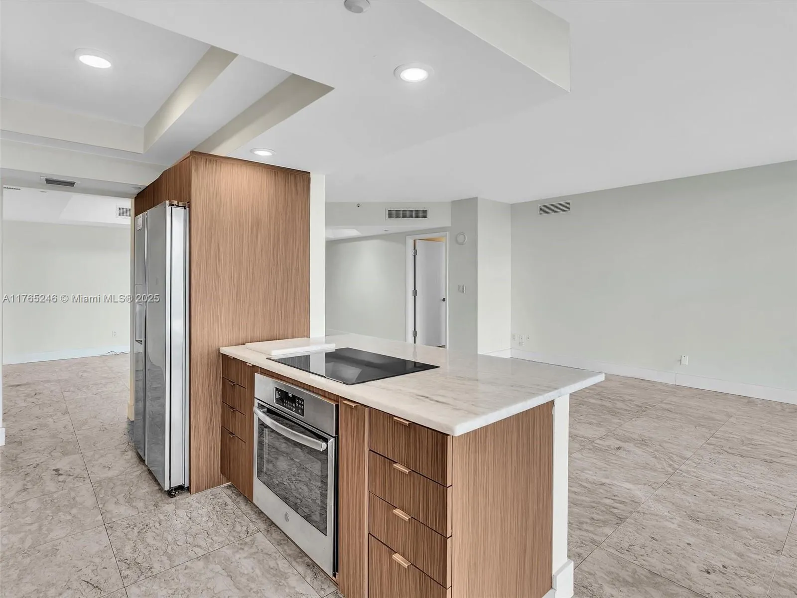 Aventura, Florida 33160, United States, 2 Bedrooms Bedrooms, ,2 BathroomsBathrooms,Residential,Active,105903