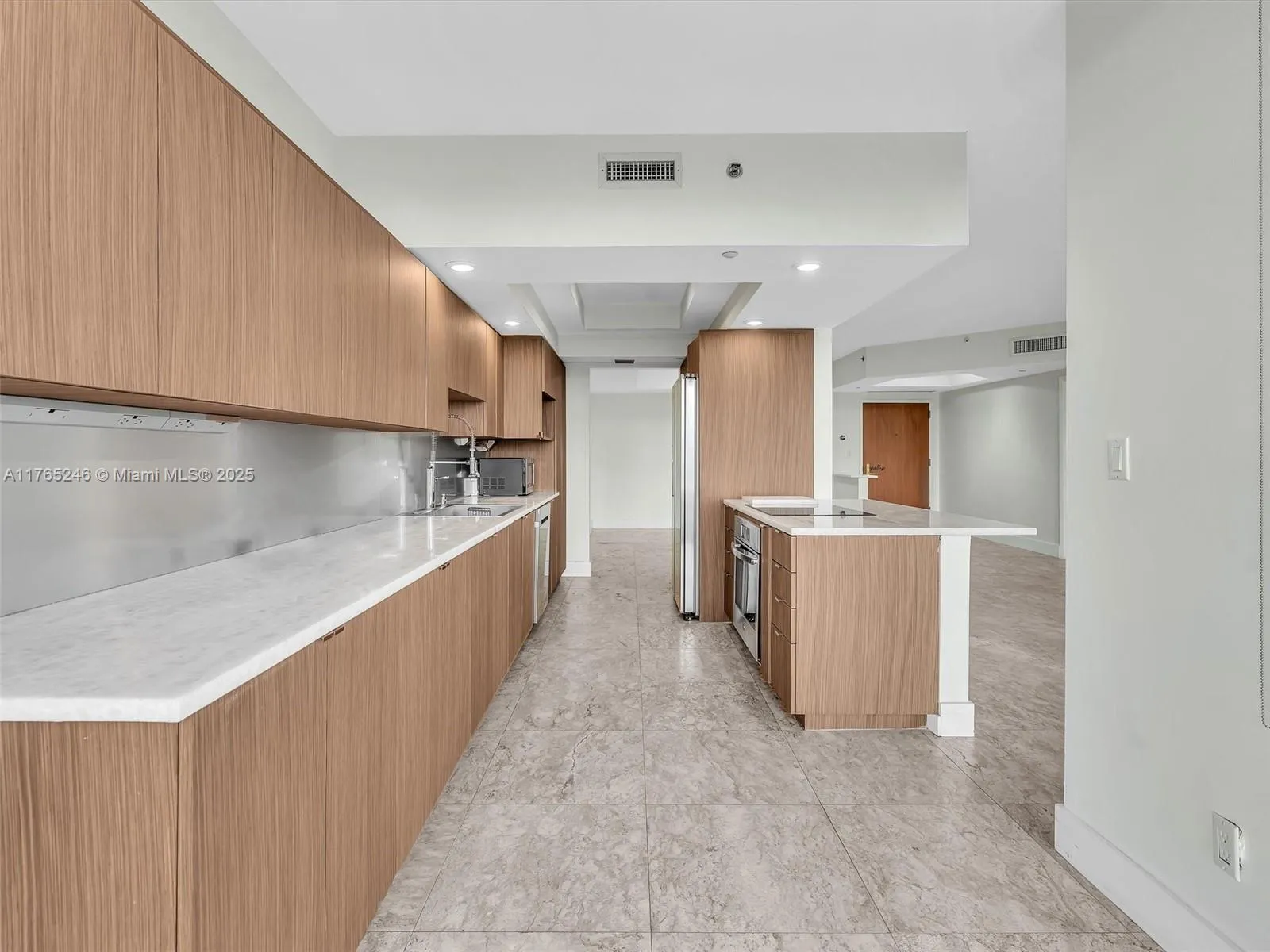 Aventura, Florida 33160, United States, 2 Bedrooms Bedrooms, ,2 BathroomsBathrooms,Residential,Active,105903