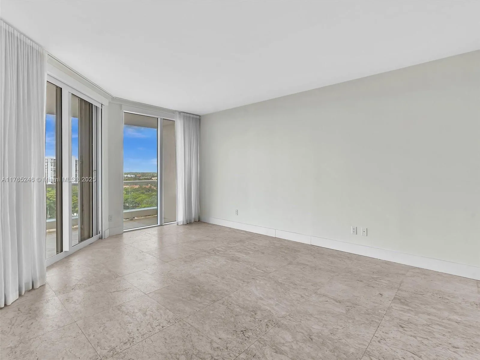 Aventura, Florida 33160, United States, 2 Bedrooms Bedrooms, ,2 BathroomsBathrooms,Residential,Active,105903