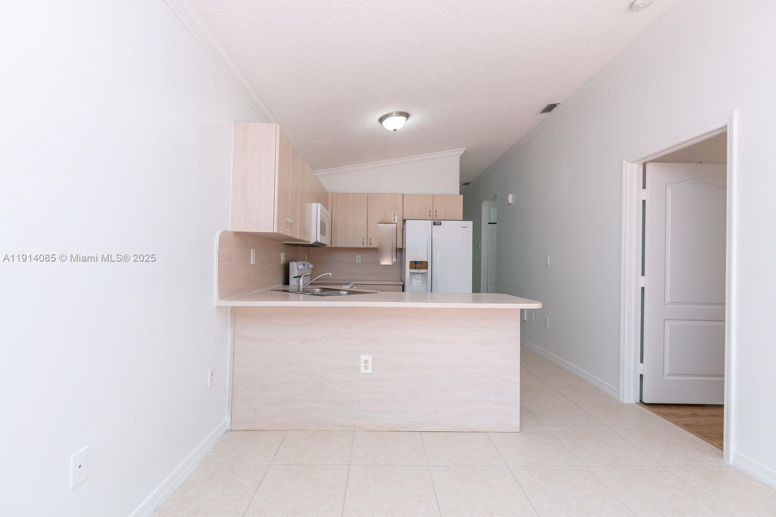 IBIS VILLA AT MIAMI GARDE - Residential Lease