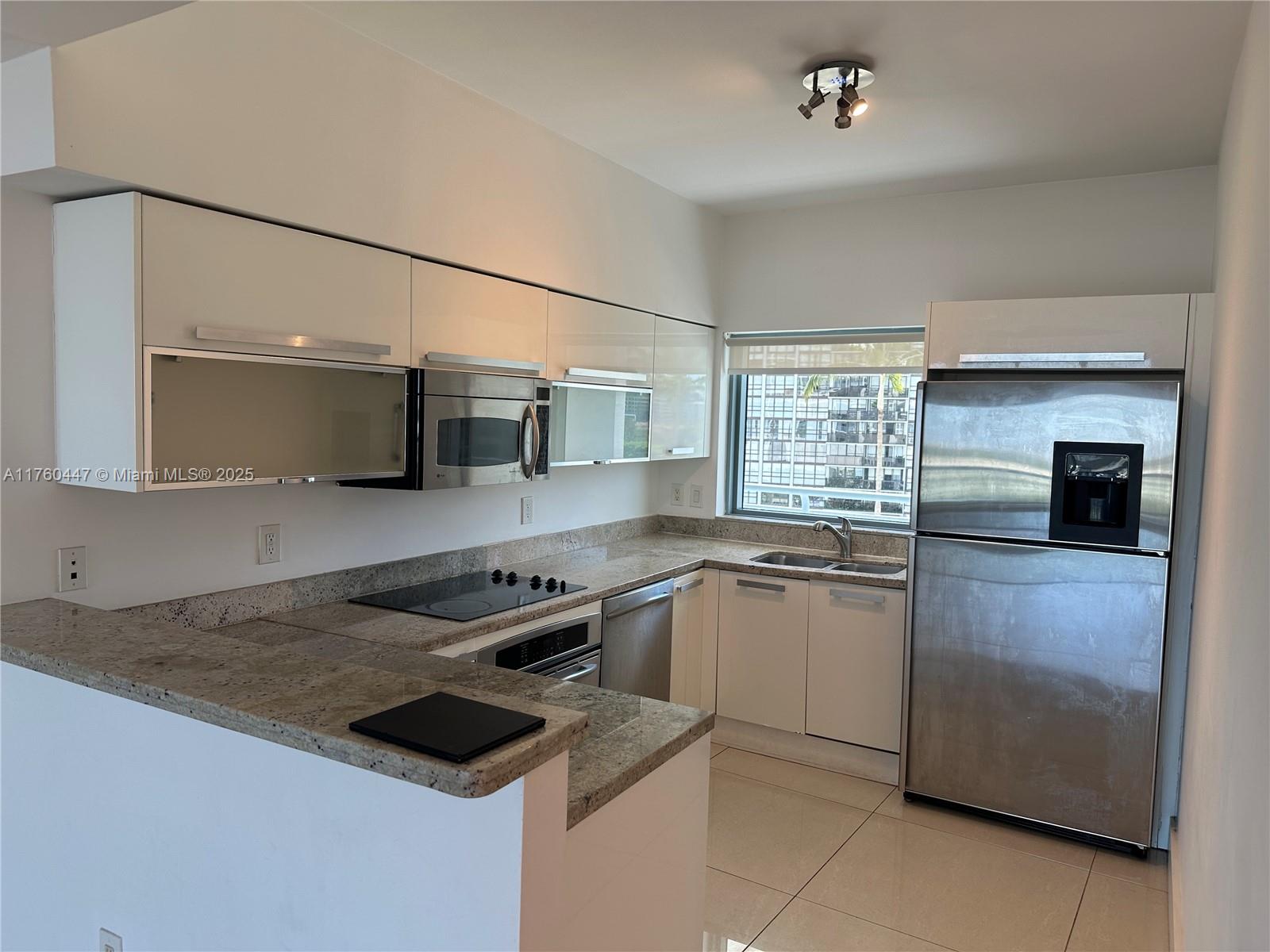 BLUE CONDO - Residential Lease