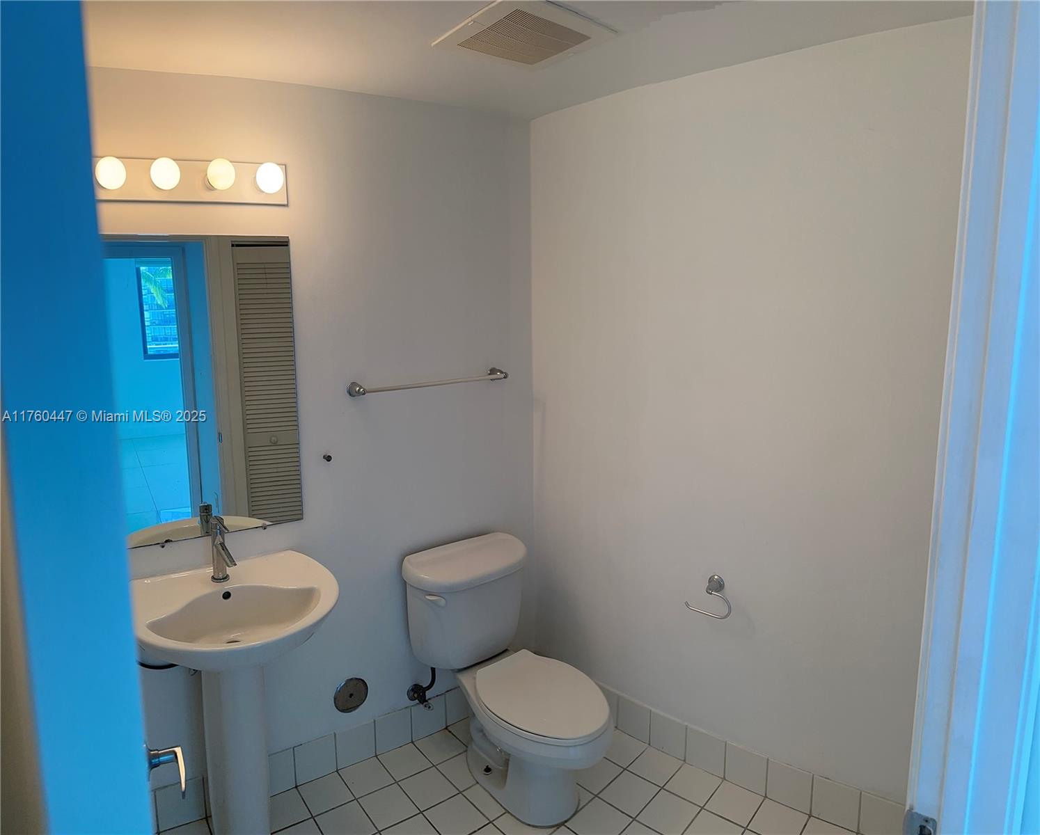 BLUE CONDO - Residential Lease