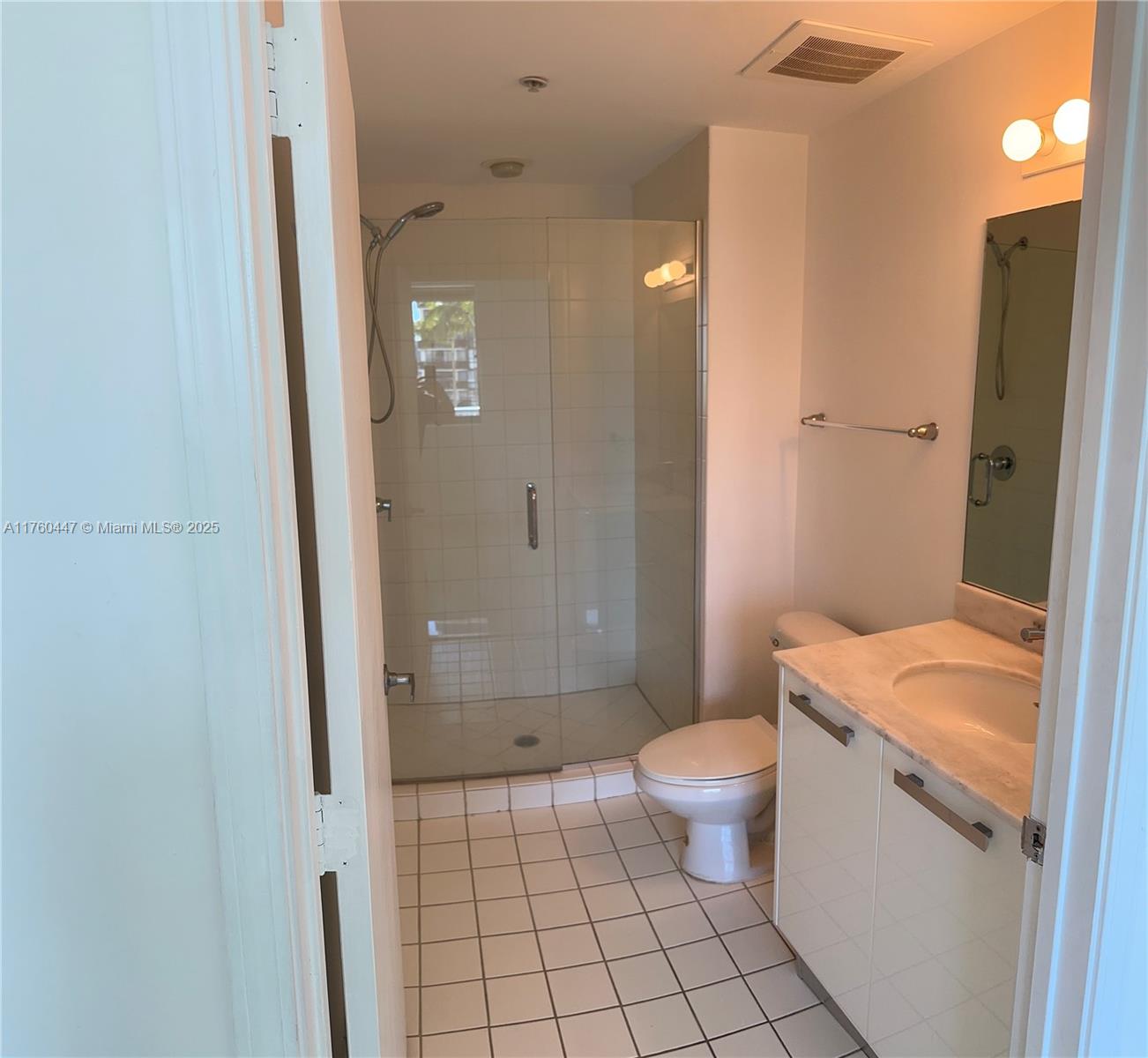 BLUE CONDO - Residential Lease