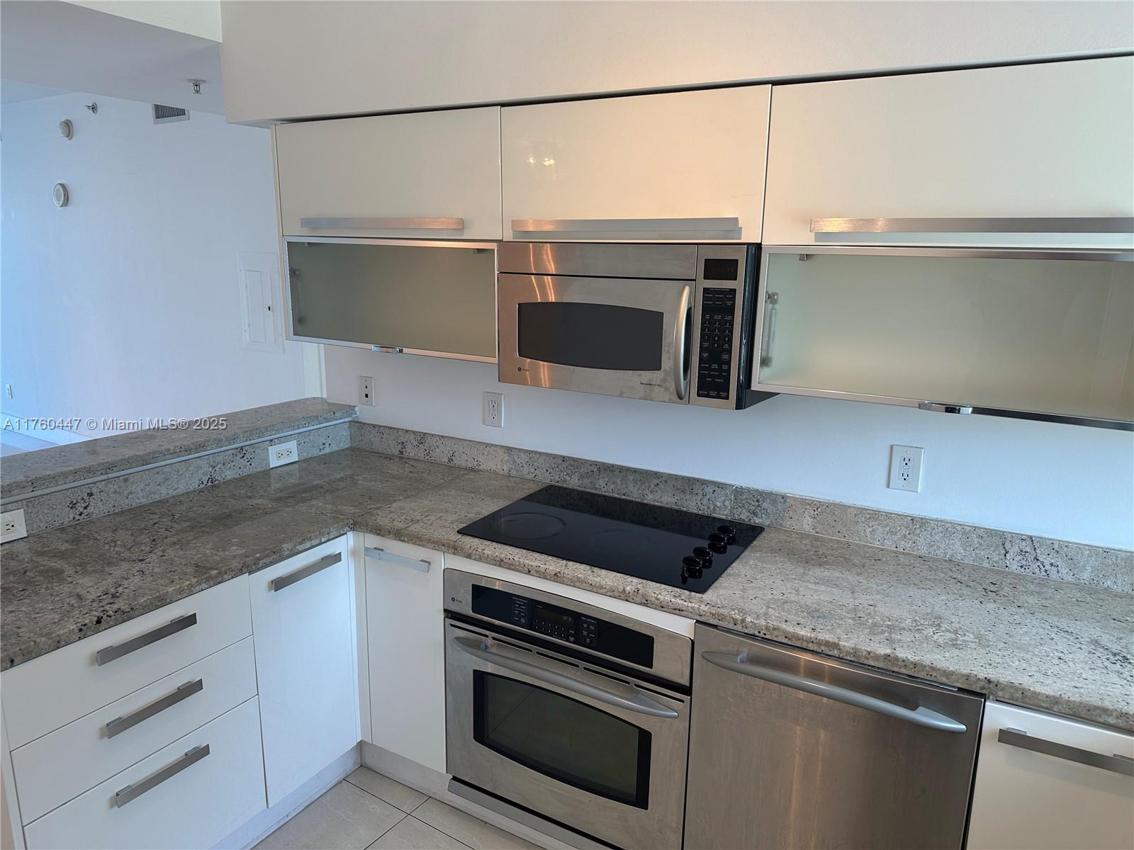 BLUE CONDO - Residential Lease