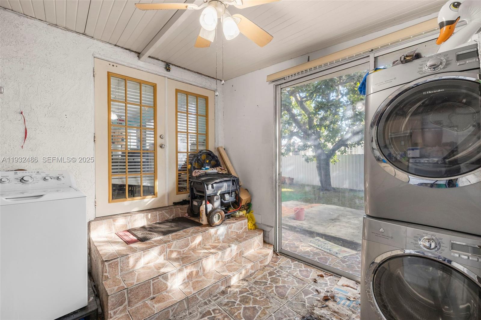 PALM SPRINGS 1ST ADDN - Residential