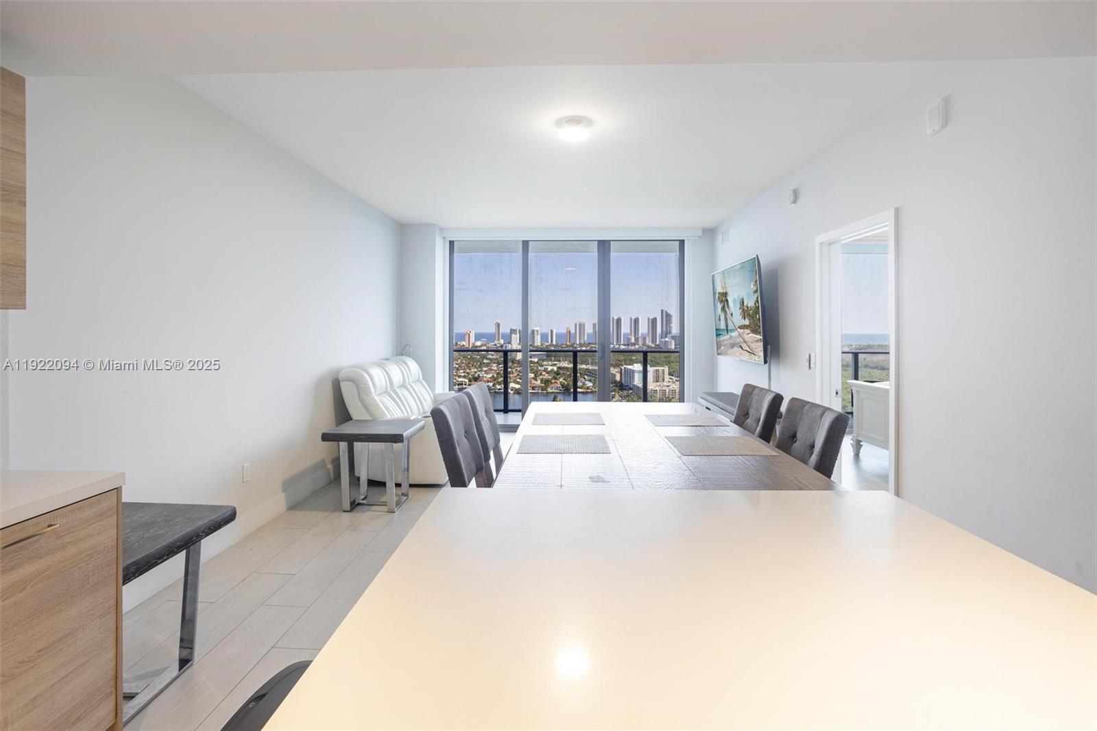 THE HARBOUR SOUTH CONDO - Residential Lease