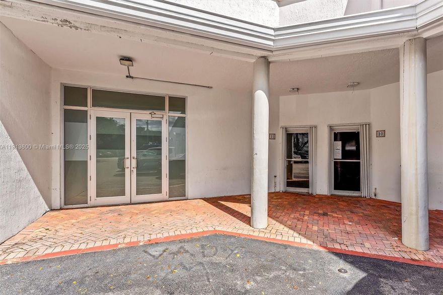 Prime 2,651 sq. ft. office-warehouse unit in Doral with street-level access, featuring expansive open air-conditioned flexible space and office area. Ideal for industrial, light manufacturing, and professional services. Strategically located near major highways and Miami International Airport. Turnkey space in a premier commercial district. Immediate occupancy available.