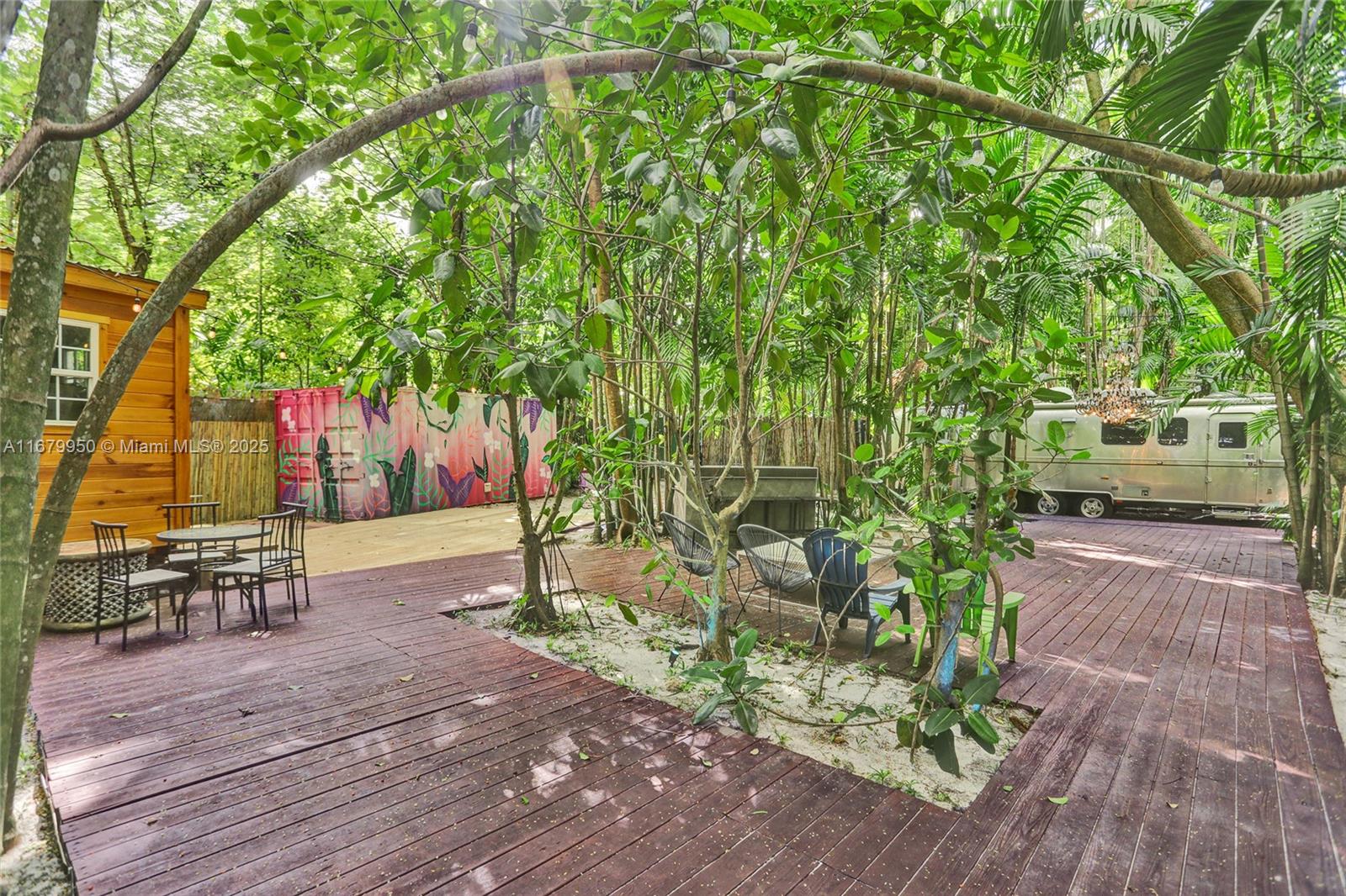 Golden Glades - Land