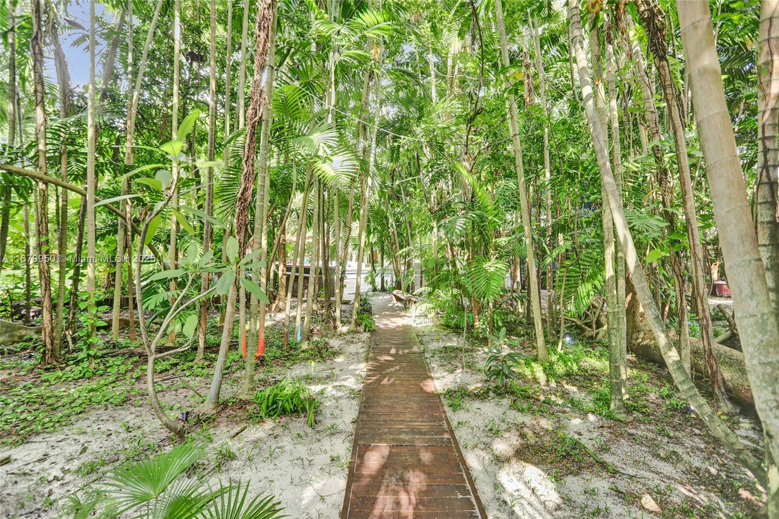 Golden Glades - Land