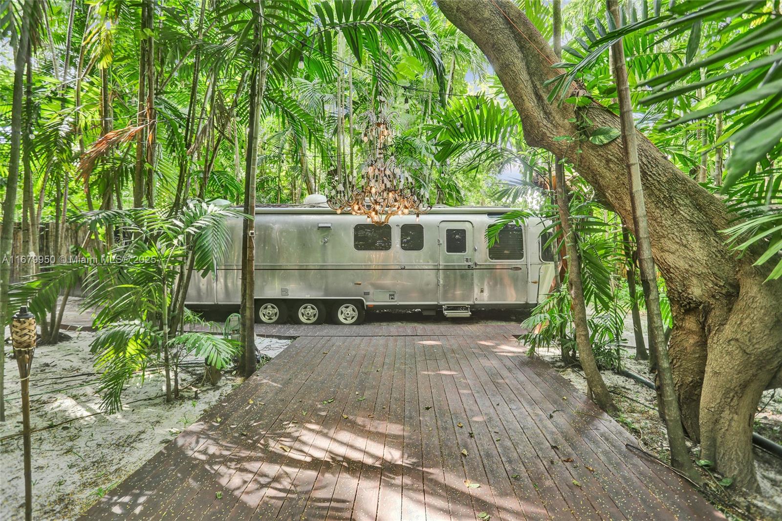 Golden Glades - Land