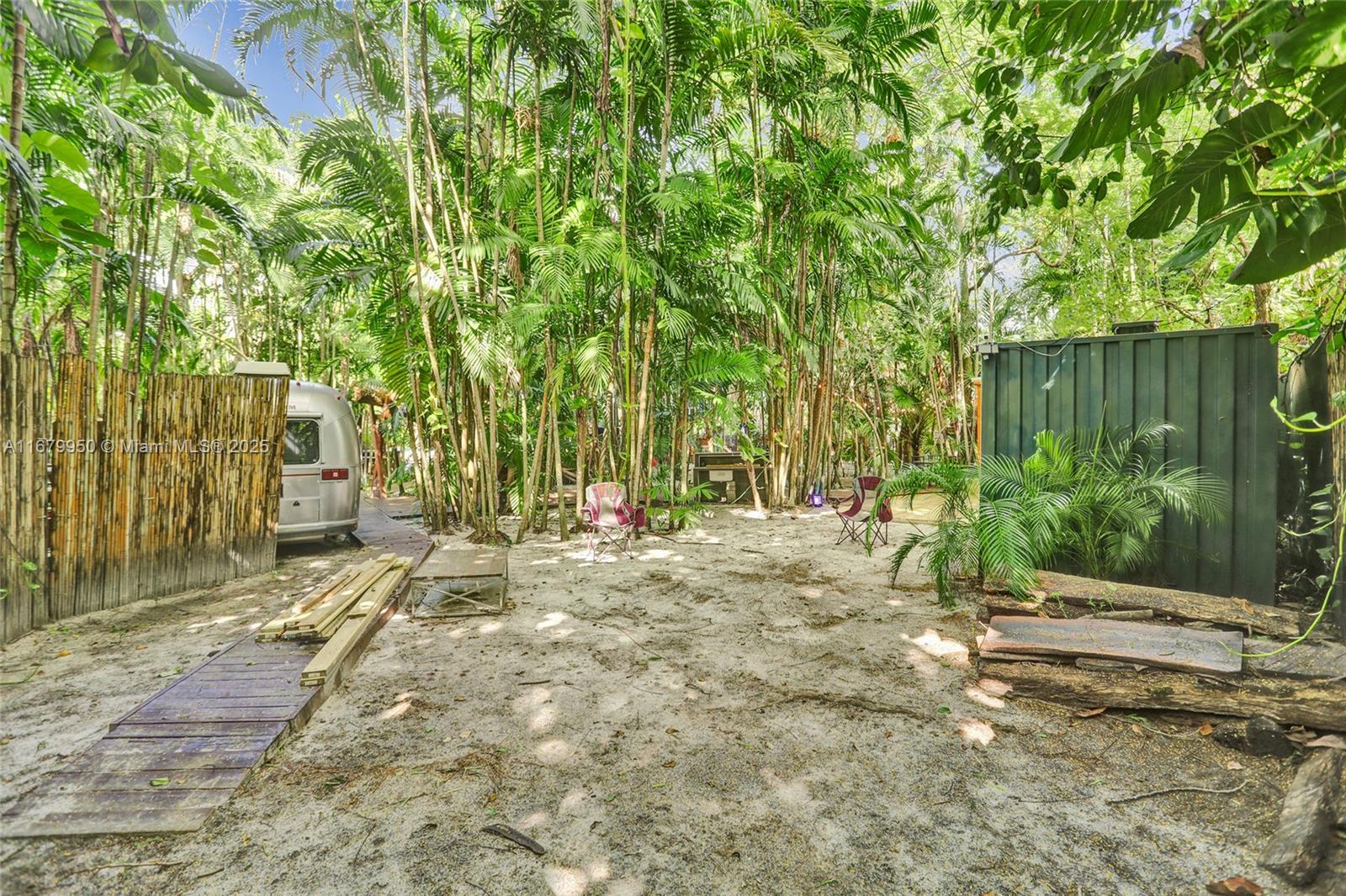 Golden Glades - Land