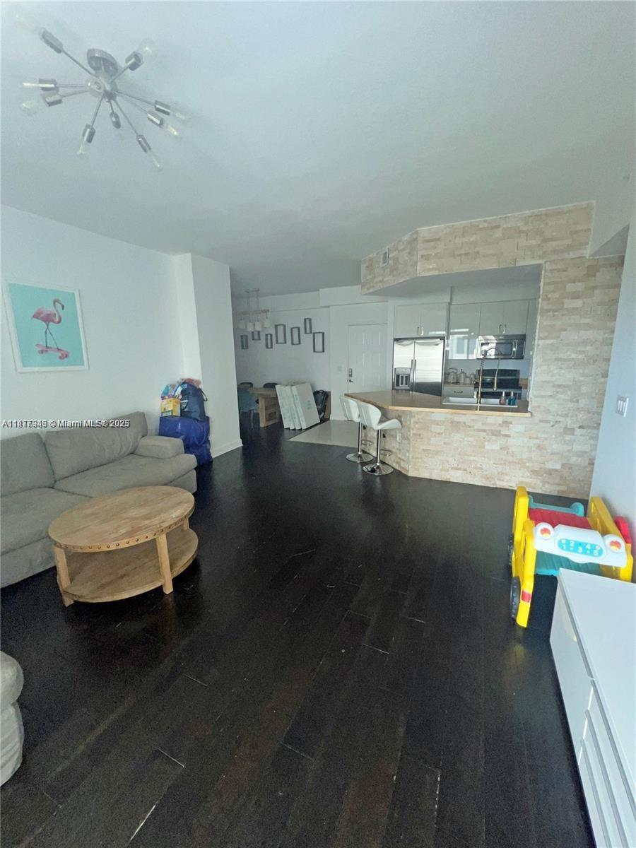 RADIUS CONDO - Residential Lease