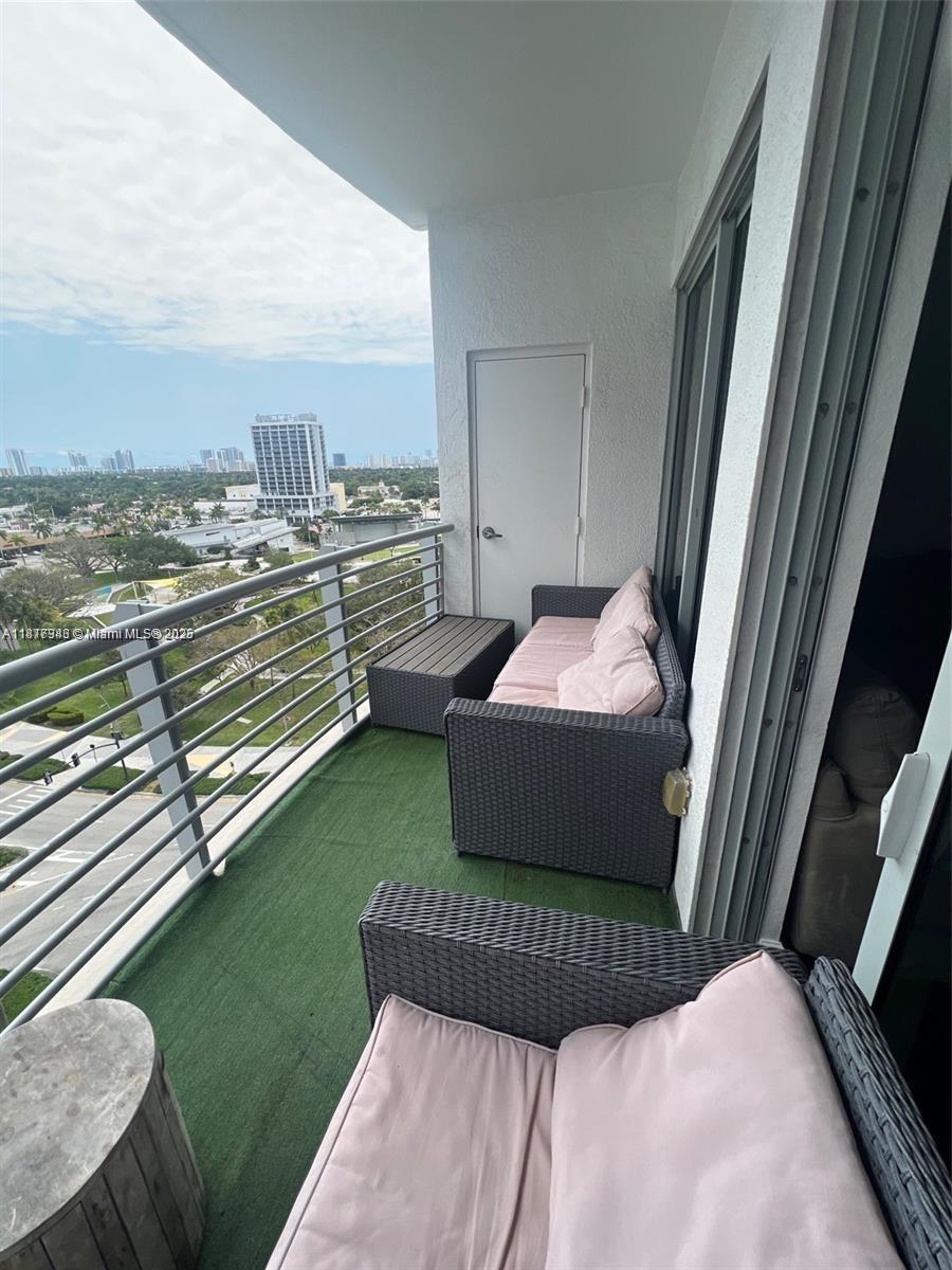 RADIUS CONDO - Residential Lease