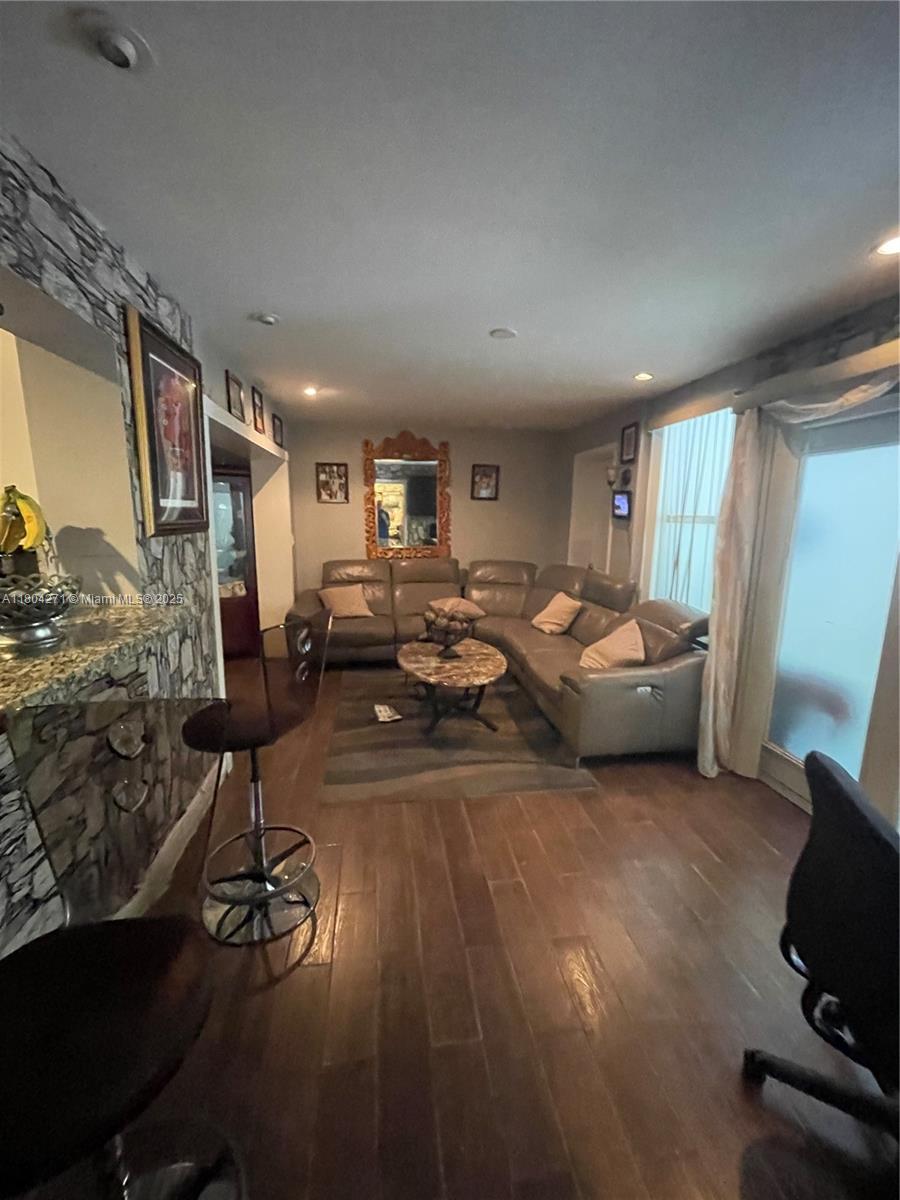SUNSET ISLES SEC 3 - Residential