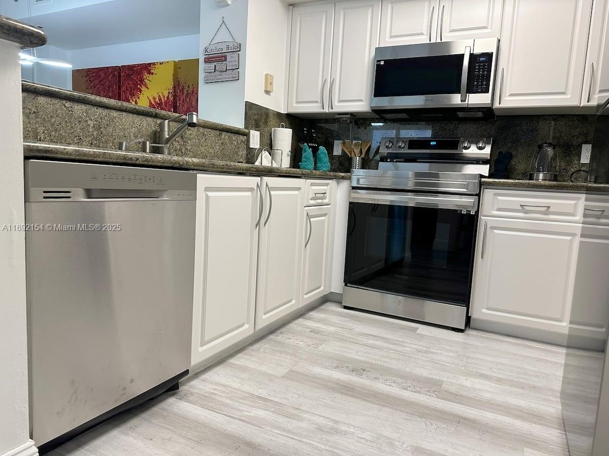 THE YACHT CLUB AT AVENTUR - Residential Lease