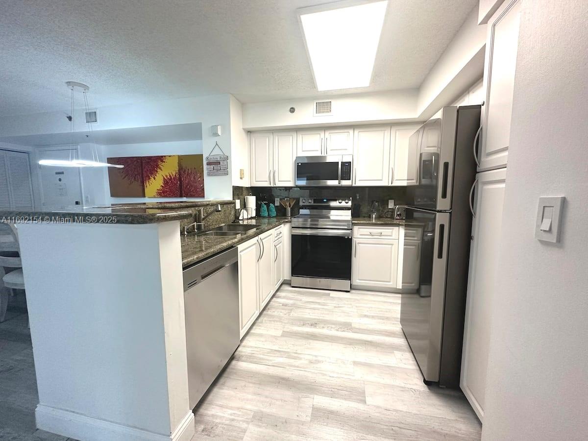 THE YACHT CLUB AT AVENTUR - Residential Lease