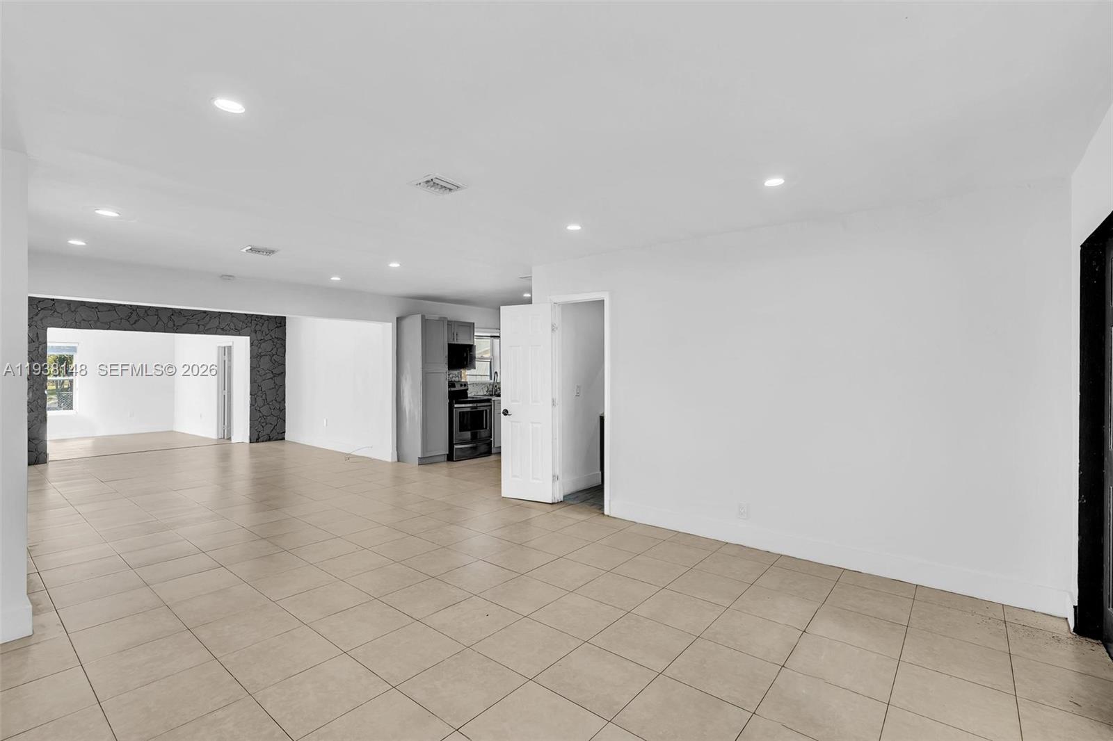 HOLLYWOOD COUNTRY ESTATES - Residential