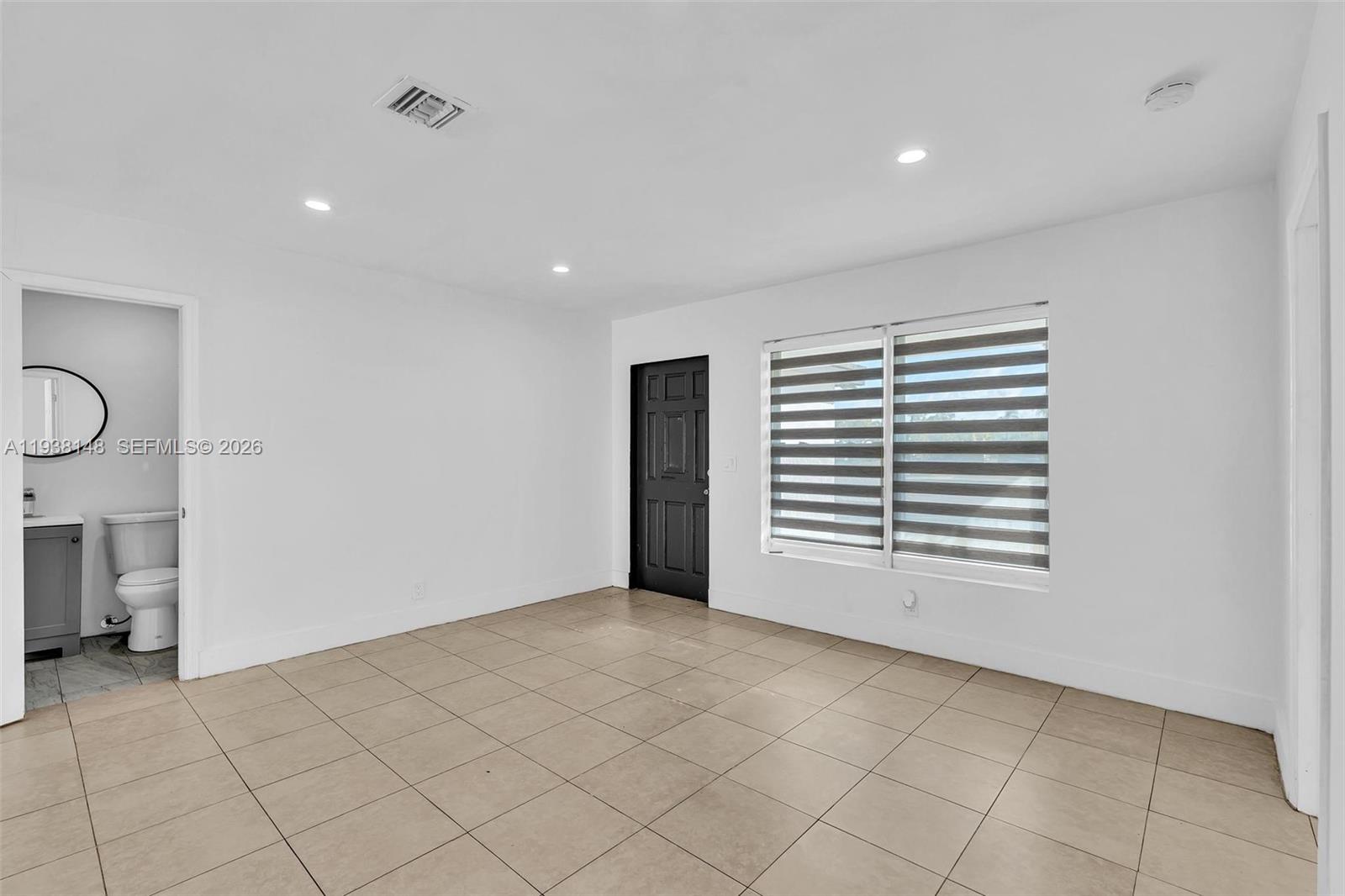 HOLLYWOOD COUNTRY ESTATES - Residential