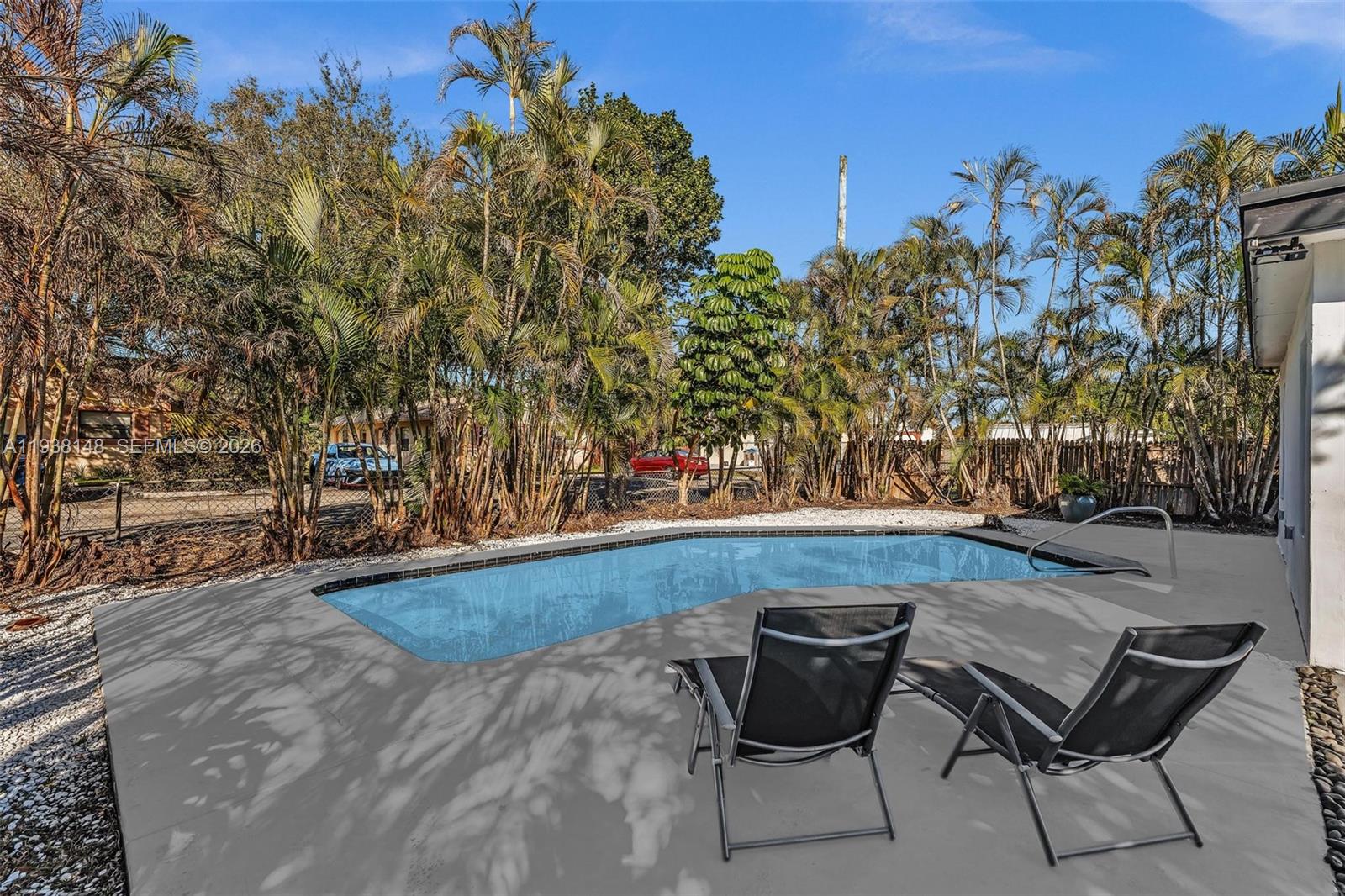 HOLLYWOOD COUNTRY ESTATES - Residential