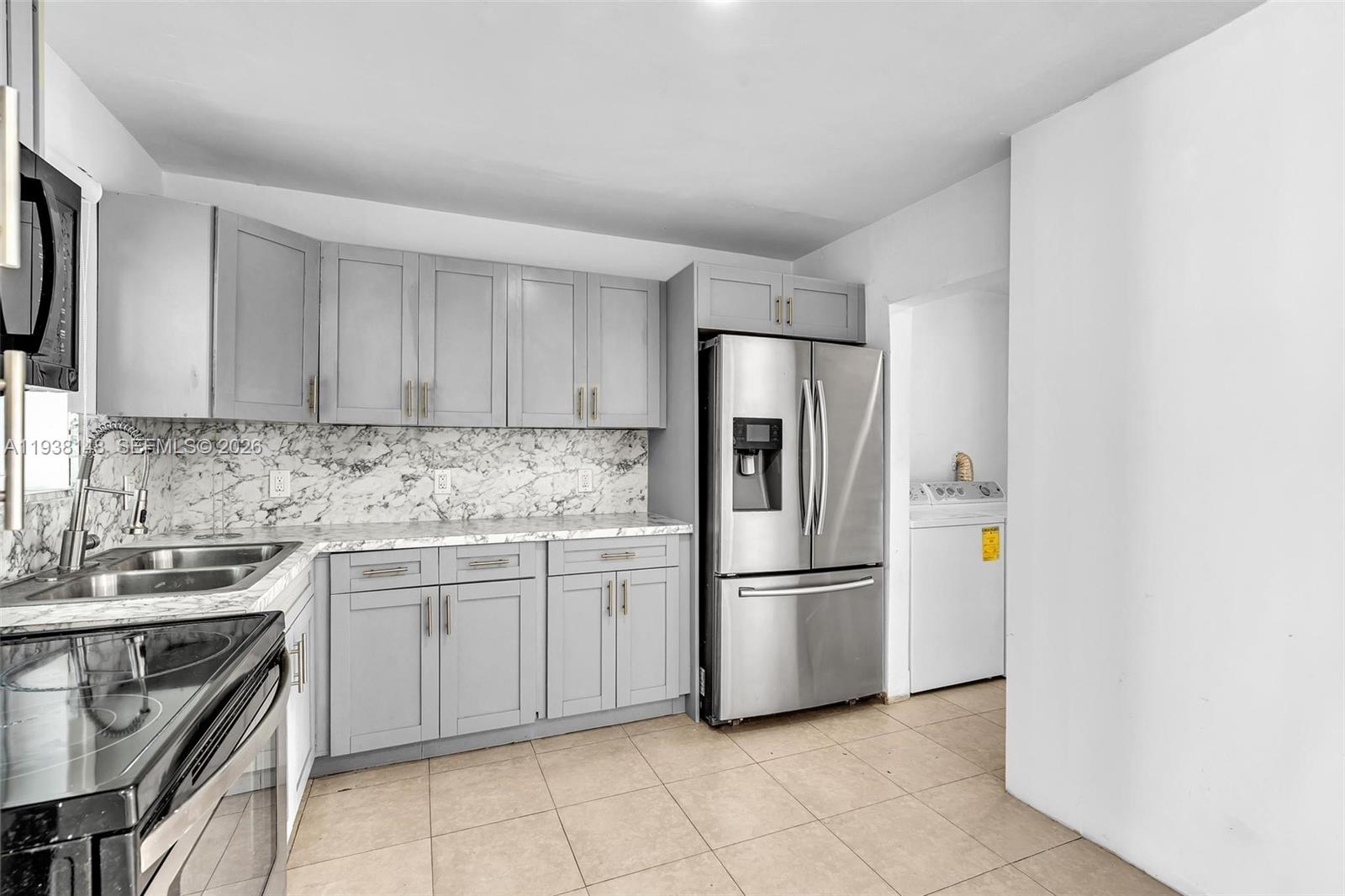 HOLLYWOOD COUNTRY ESTATES - Residential